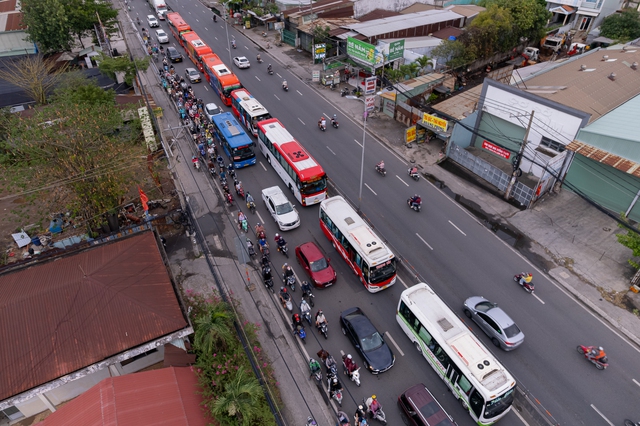 Dấu hiệu HẾT LỄ ch&iacute;nh l&agrave; cảnh tr&aacute;i ngược tr&ecirc;n 2 l&agrave;n đường cửa ng&otilde; l&uacute;c n&agrave;y! - Ảnh 26.