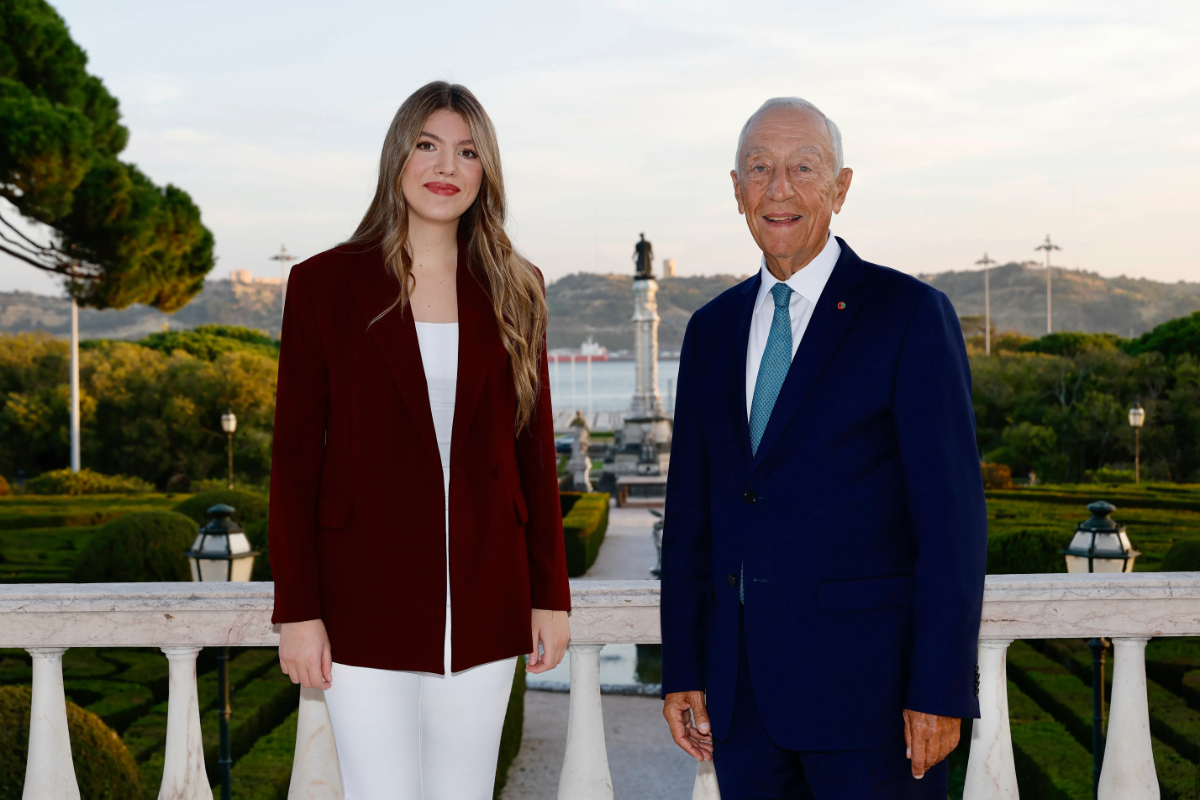Sinh nhật 19 tuổi của C&ocirc;ng ch&uacute;a Sof&iacute;a: Cuộc sống sinh vi&ecirc;n tại Lisbon - Ảnh 4.