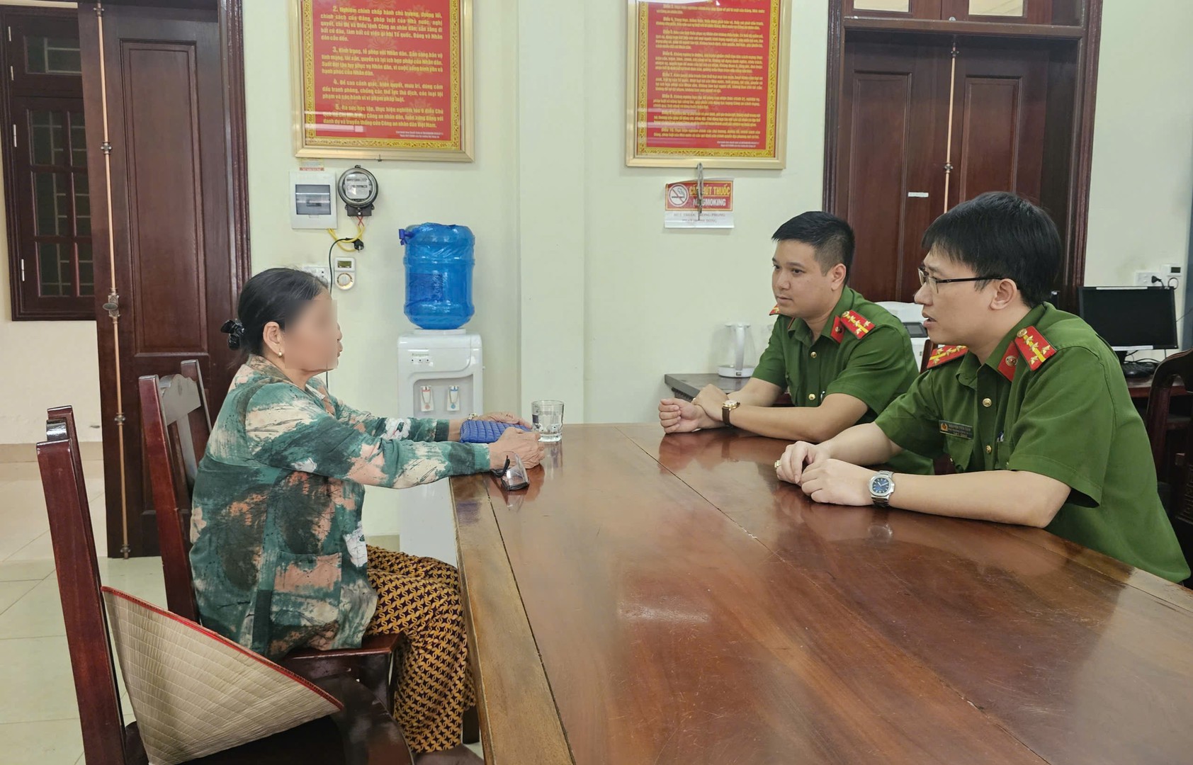 Cụ b&agrave; 76 tuổi tr&aacute;nh lừa đảo chuyển tiền 15 , 2 triệu đồng tại Ph&uacute; Thọ - Ảnh 1.