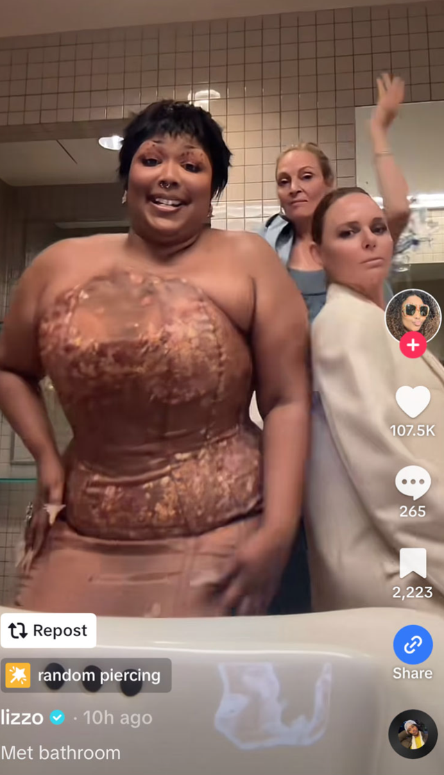 G&oacute;c sống ảo &ldquo;chui&rdquo; quyền lực nhất Met Gala: Jennie phải tranh suất check-in, năm n&agrave;o netizen cũng h&oacute;ng- Ảnh 10.