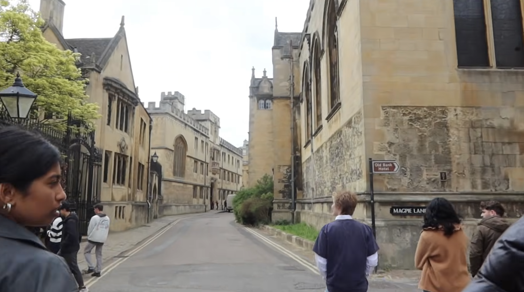 H&igrave;nh ảnh mới nhất của Jenny Huỳnh tại Đại học Oxford năm 2026: B&ugrave;ng nổ visual - Ảnh 10.