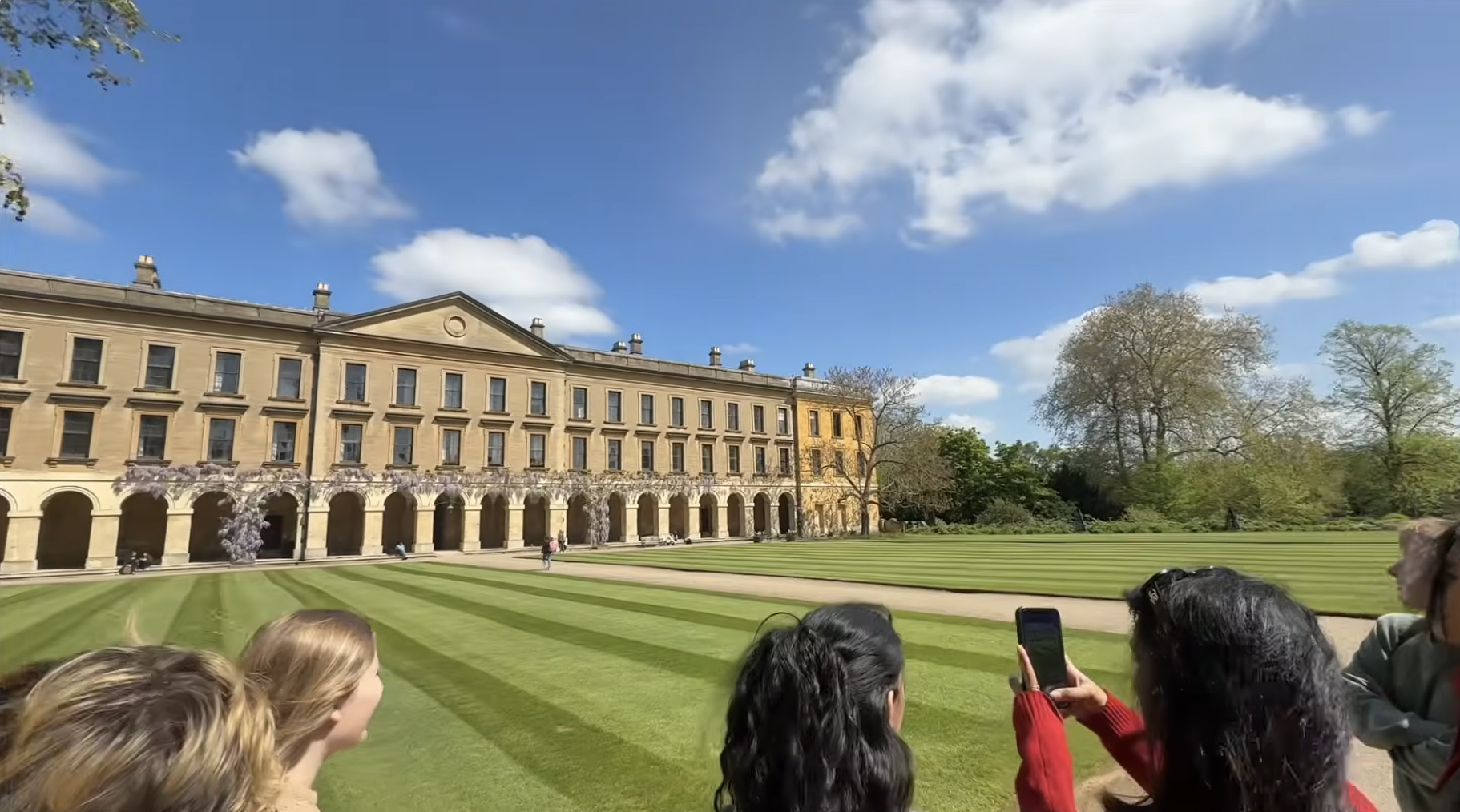 H&igrave;nh ảnh mới nhất của Jenny Huỳnh tại Đại học Oxford năm 2026: B&ugrave;ng nổ visual - Ảnh 11.