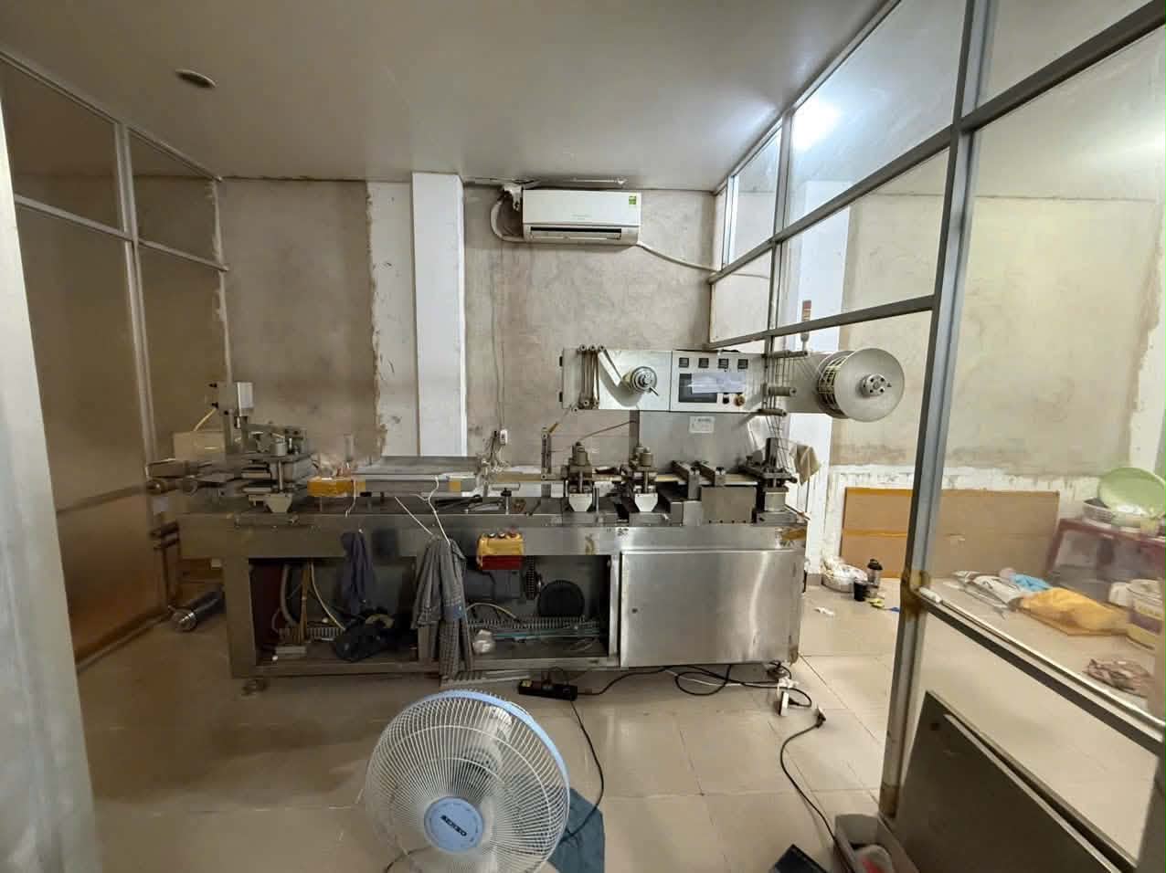 Đột k&iacute;ch nh&agrave; thuốc đ&ocirc;ng y ở TP.HCM, triệt ph&aacute; đường d&acirc;y bu&ocirc;n b&aacute;n thuốc cấm - Ảnh 4.