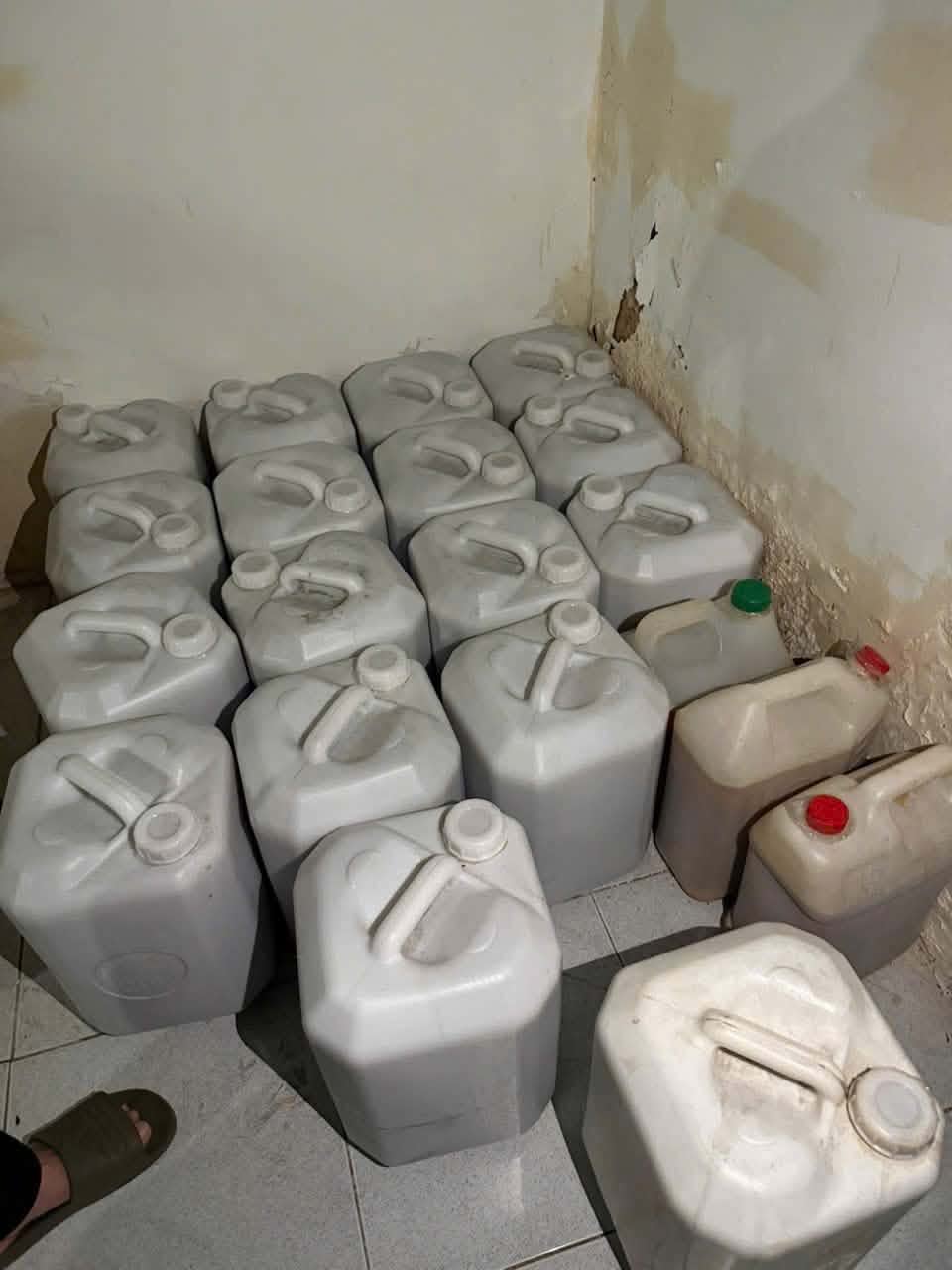 Đột k&iacute;ch nh&agrave; thuốc đ&ocirc;ng y ở TP.HCM, triệt ph&aacute; đường d&acirc;y bu&ocirc;n b&aacute;n thuốc cấm - Ảnh 5.