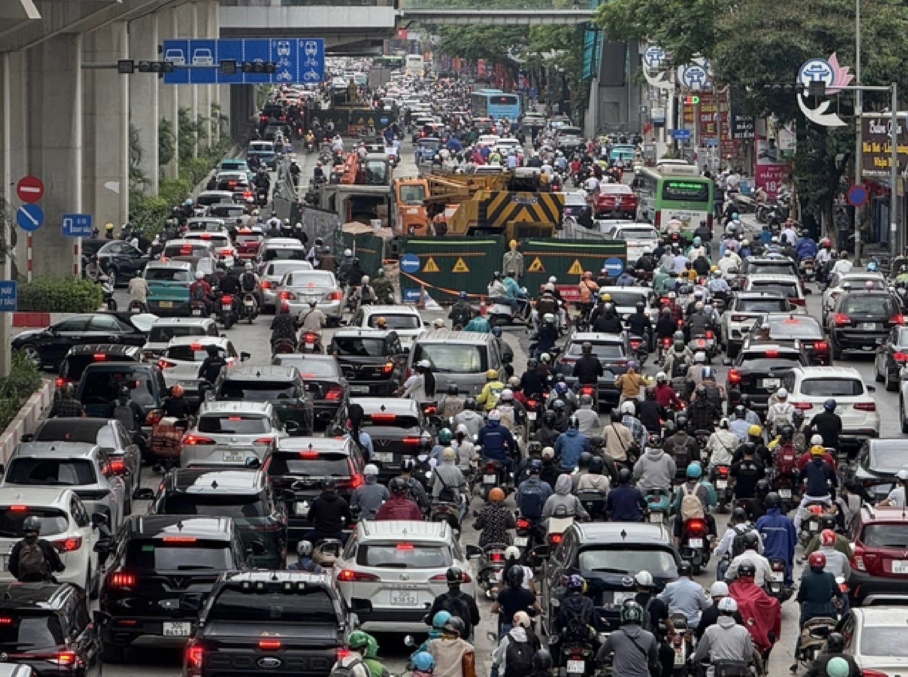 H&agrave; Nội vẫn chưa cấm xe m&aacute;y xăng tại v&ugrave;ng l&otilde;i trong Đề &aacute;n ph&aacute;t thải thấp 2026 - Ảnh 1.