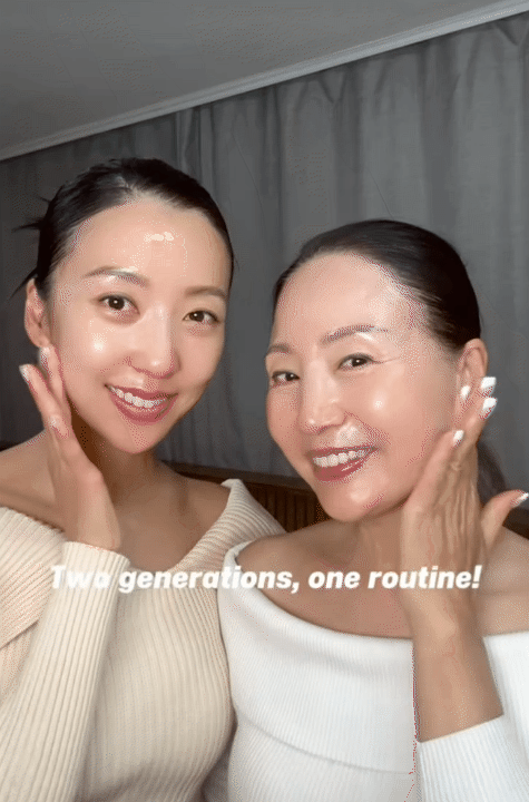 Mẹ 71 tuổi, con g&aacute;i 43 tuổi m&agrave; da dẻ vẫn căng mịn, hồng h&agrave;o: B&iacute; quyết nằm ở c&aacute;ch d&ugrave;ng retinol &iacute;t người để &yacute; - Ảnh 2.