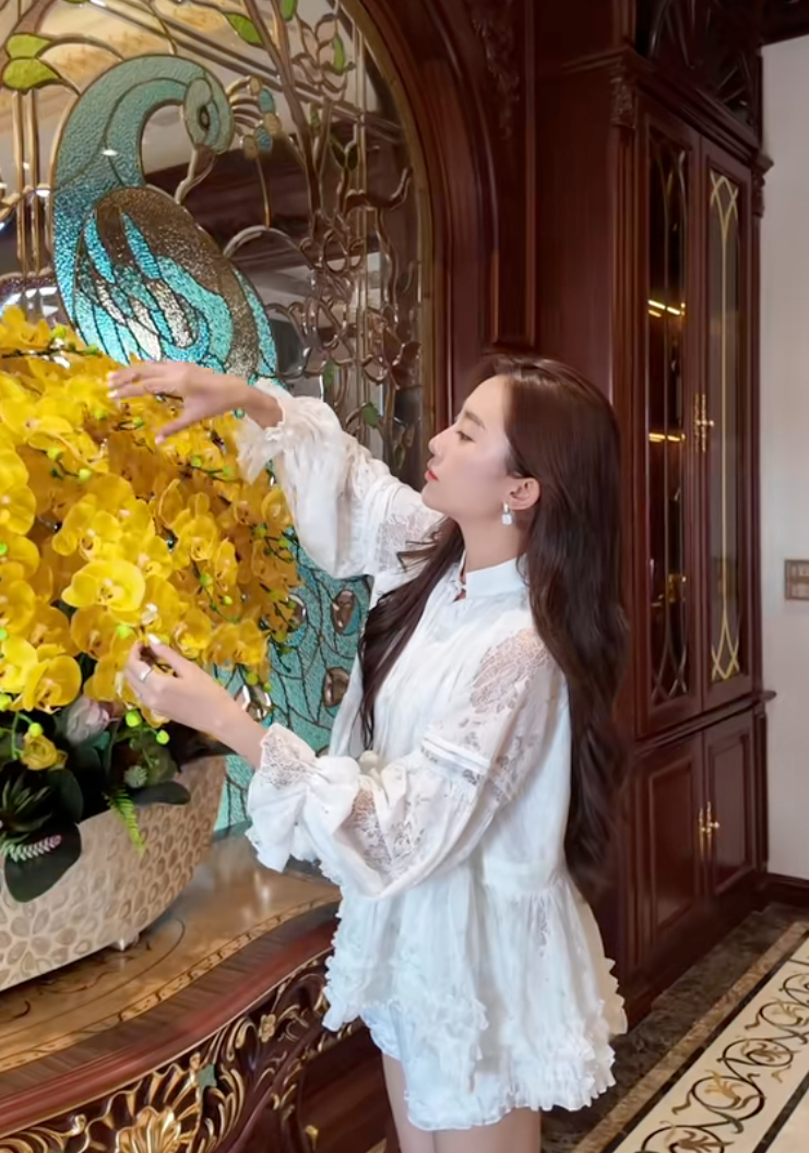 C&ocirc; g&aacute;i tỉnh lẻ th&agrave;nh n&agrave;ng d&acirc;u nh&agrave; vựa t&ocirc;m 10.000m2: Duy&ecirc;n từ d&atilde;y nh&agrave; trọ sinh vi&ecirc;n, y&ecirc;u ch&agrave;ng thiếu gia m&agrave; chẳng hề hay biết- Ảnh 11.