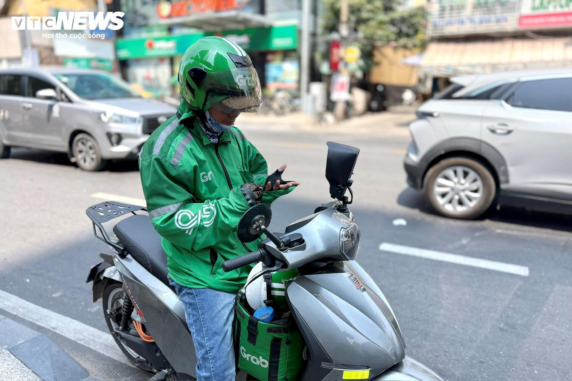 Shipper xe &ocirc;m c&ocirc;ng nghệ ở TP . HCM phải d&ugrave;ng xe điện từ năm 2028 - Ảnh 3.