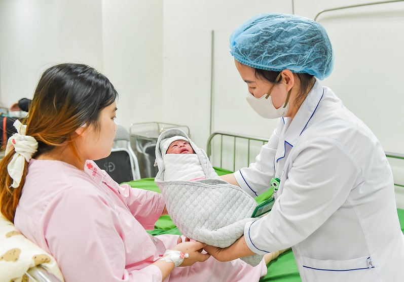 Tăng trợ cấp thai sản cho lao động nữ từ 1/7/2026 - Ảnh 1.