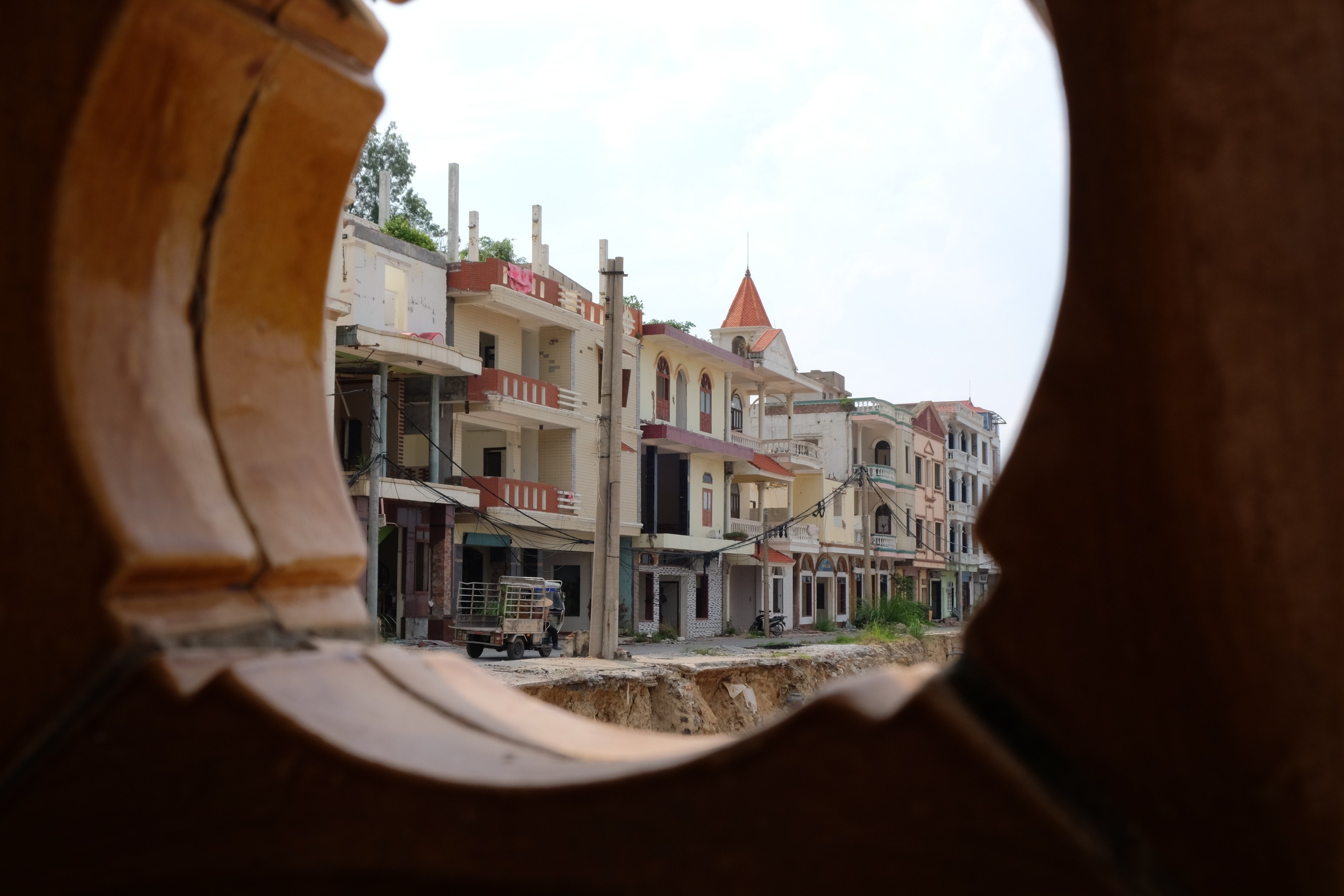 Phá dỡ con phố