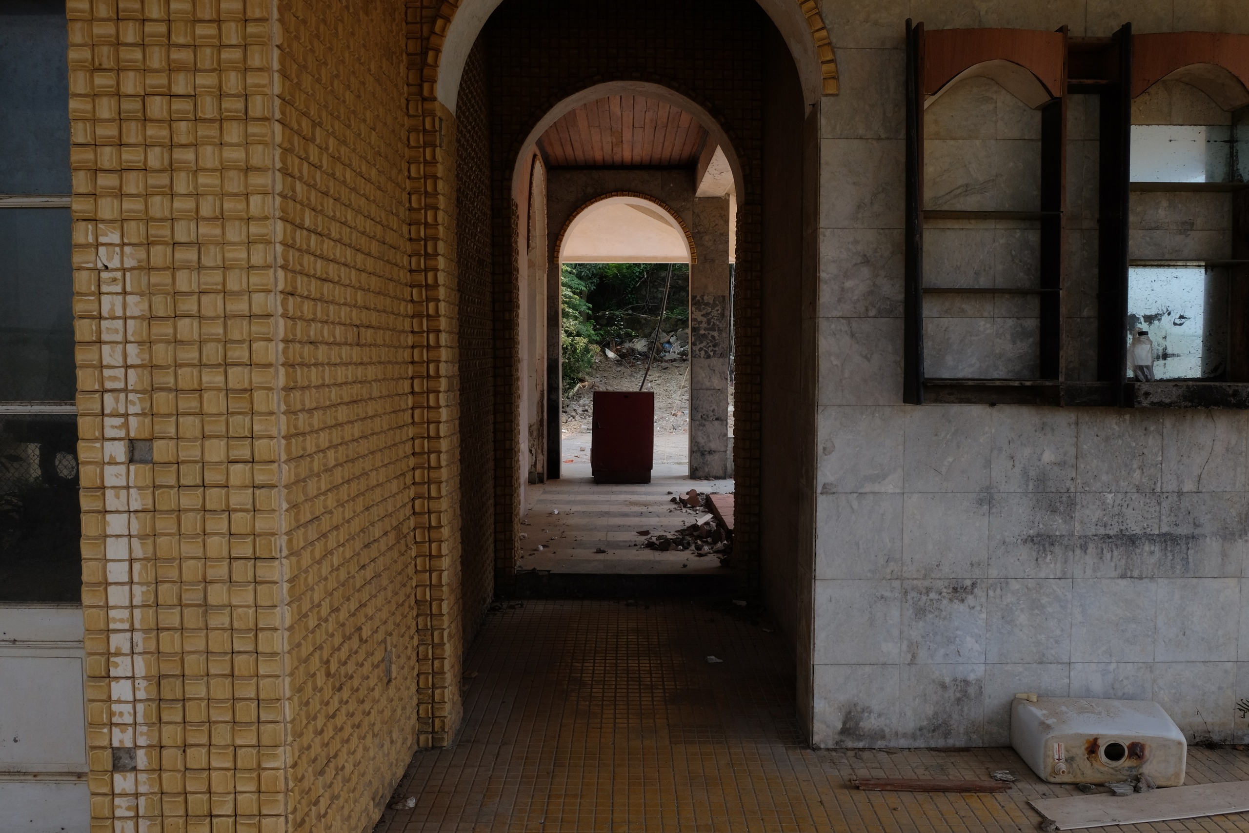 Phá dỡ con phố
