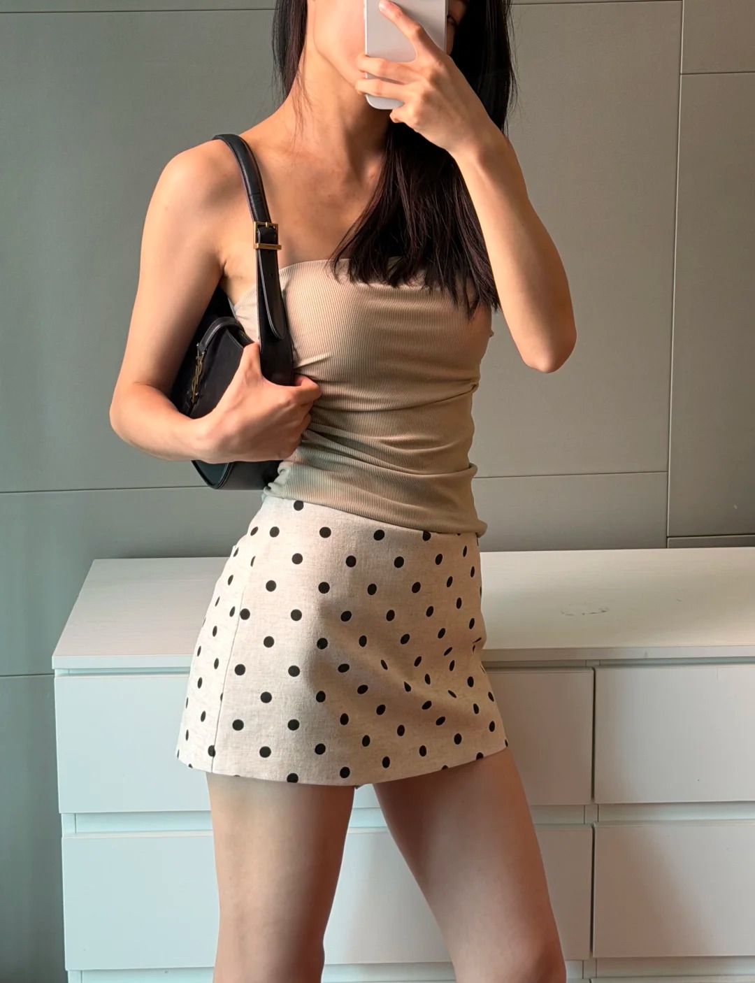 Kh&ocirc;ng ngờ một chiếc ch&acirc;n v&aacute;y chấm bi lại c&oacute; thể khiến c&oacute; được set đồ sang v&agrave; cuốn h&uacute;t đến vậy - Ảnh 3.