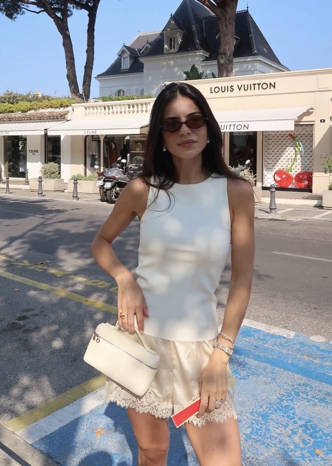 Chiếc quần ren lụa từng bị ch&ecirc; l&agrave; 