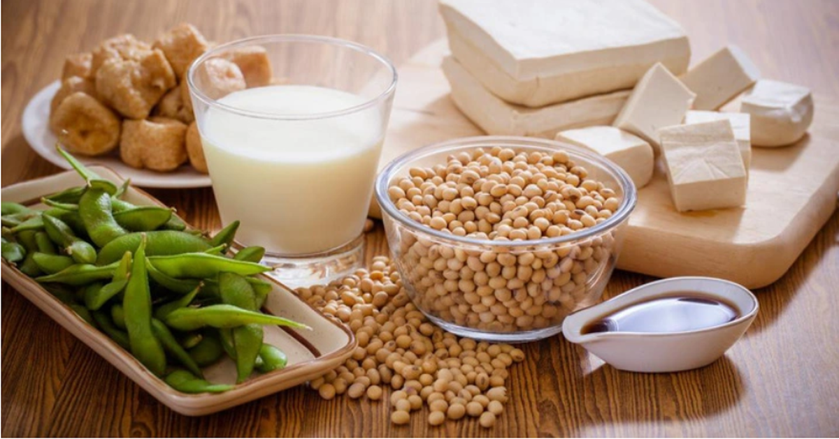 Phụ nữ sau 40 ăn g&igrave; để trẻ l&acirc;u? B&iacute; quyết l&agrave;m chậm l&atilde;o h&oacute;a kh&ocirc;ng phải ai cũng biết - Ảnh 2.