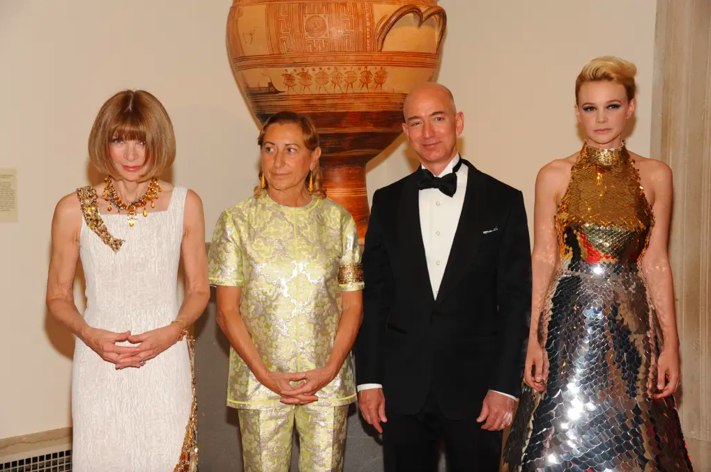 Tỷ ph&uacute; Jeff Bezos bị phản đối khi chi tiền v&agrave;o Met Gala 2026- Ảnh 1.