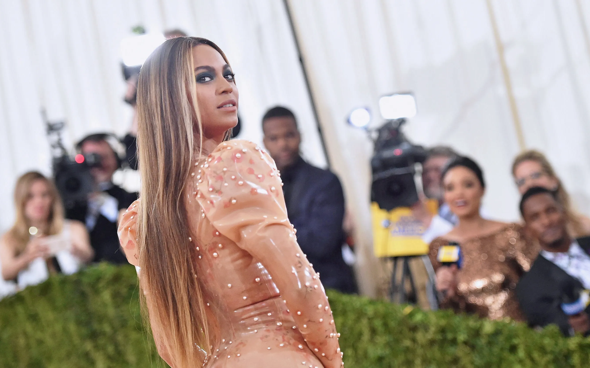 Tỷ ph&uacute; Jeff Bezos bị phản đối khi chi tiền v&agrave;o Met Gala 2026- Ảnh 2.