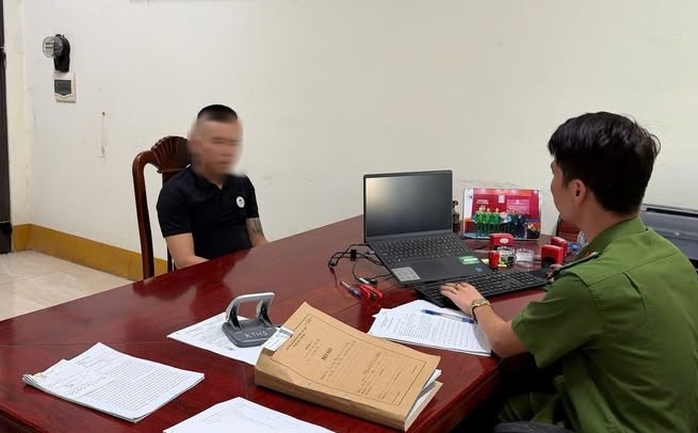 Triệu tập người đ&aacute;nh t&agrave;i xế xe tải tại trường mầm non g&acirc;y x&ocirc;n xao dư luận - Ảnh 1.