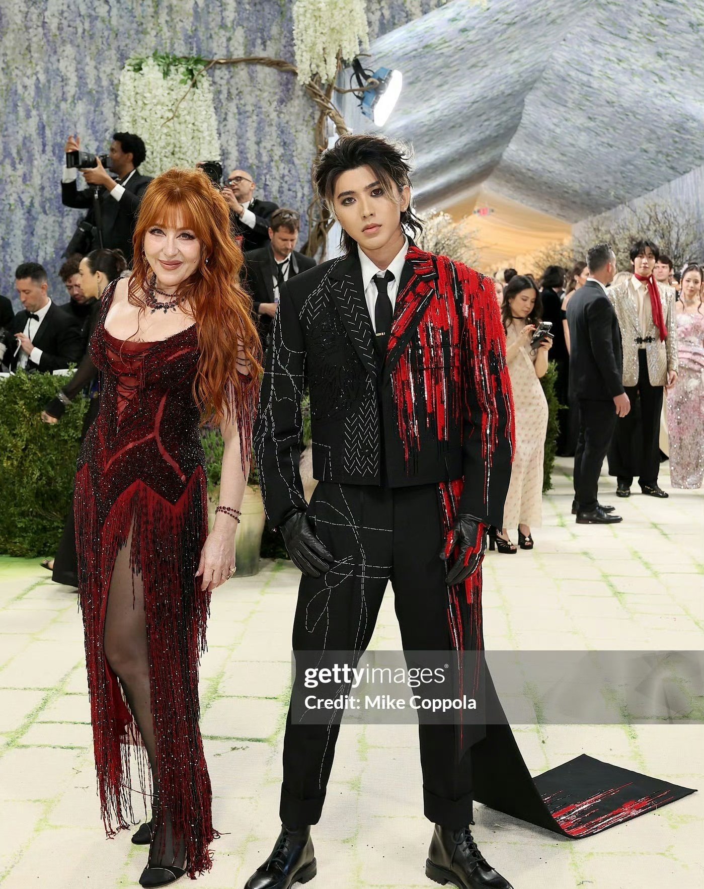 Trực tiếp Met Gala 2026: Tượng tạc, thiết kế điêu khắc cơ thể ngập tràn, BLACKPINK đã có mặt - Ảnh 38.