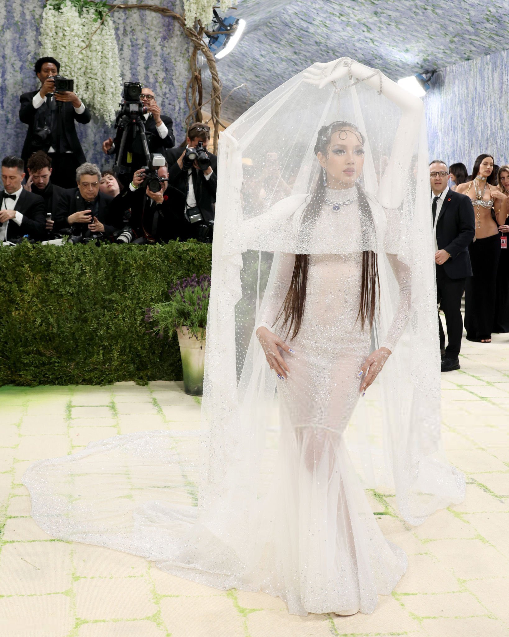 Trực tiếp Met Gala 2026: Tượng tạc, thiết kế điêu khắc cơ thể ngập tràn, BLACKPINK đã có mặt - Ảnh 7.