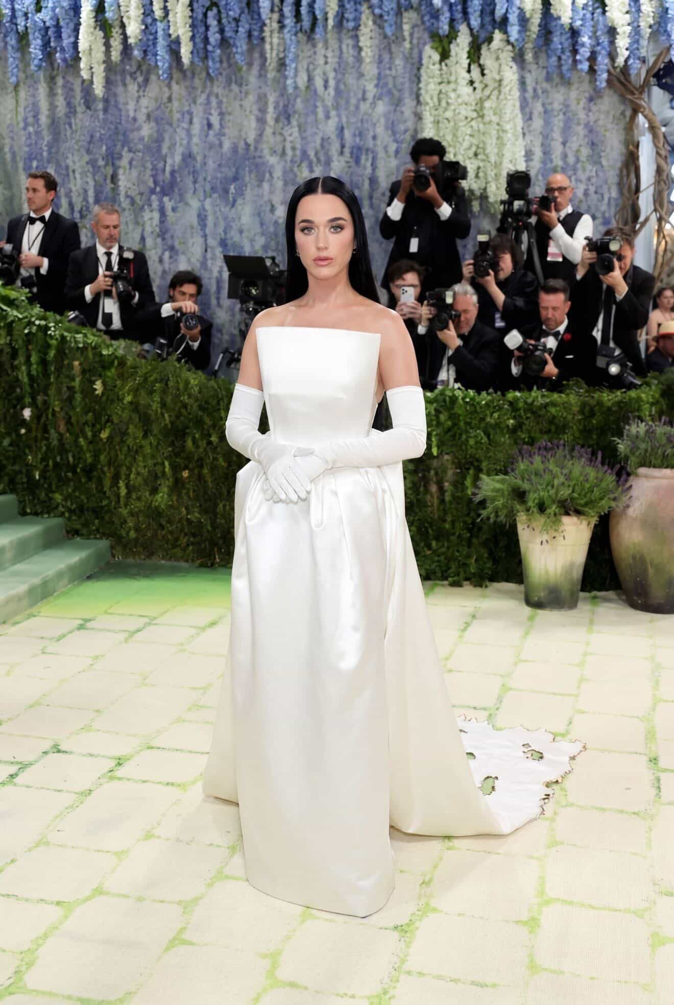 Trực tiếp Met Gala 2026: Tượng tạc, thiết kế điêu khắc cơ thể ngập tràn, BLACKPINK đã có mặt - Ảnh 32.