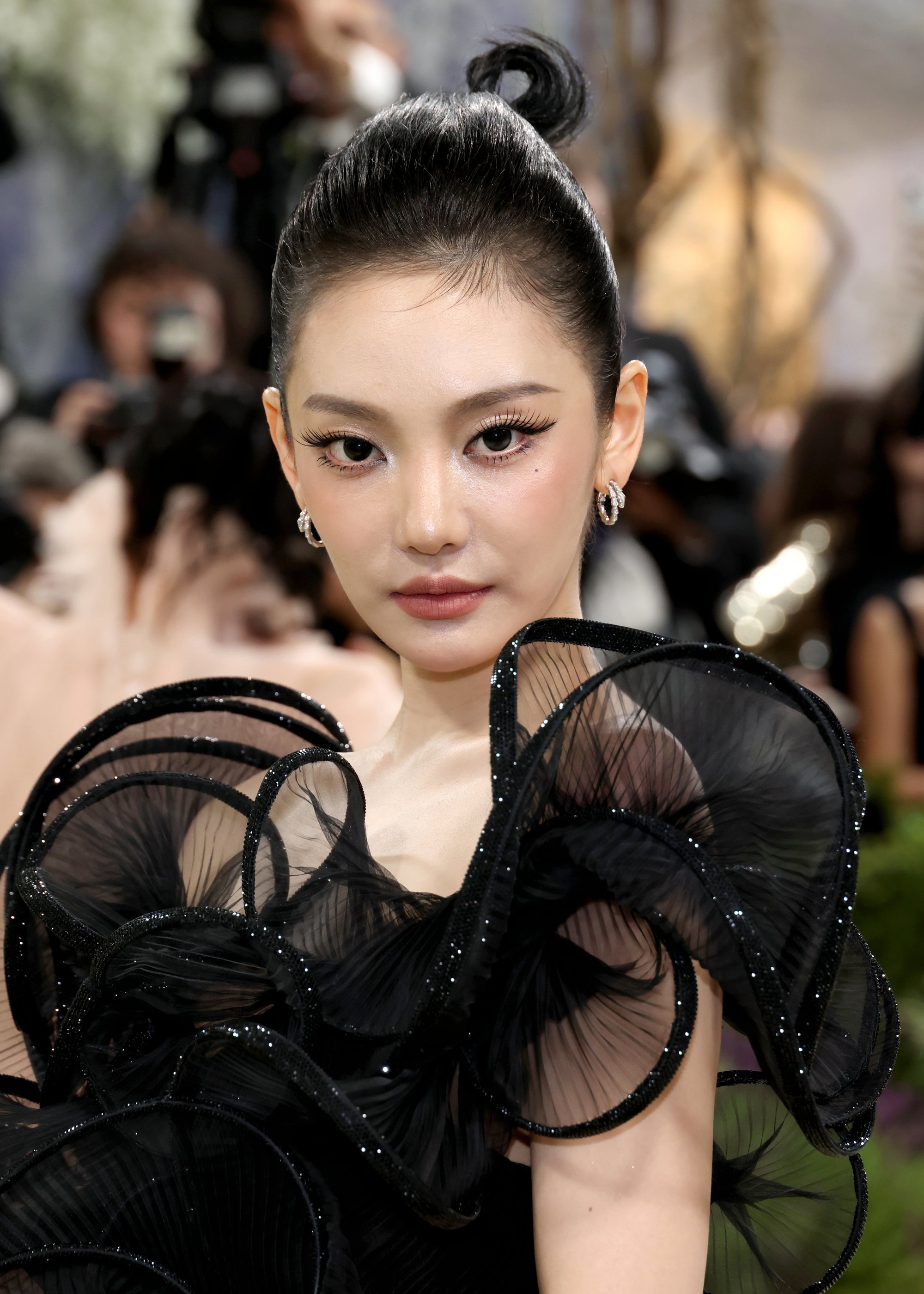 Chuyện g&igrave; đ&atilde; xảy ra với nữ idol Kpop trẻ nhất Met Gala: 