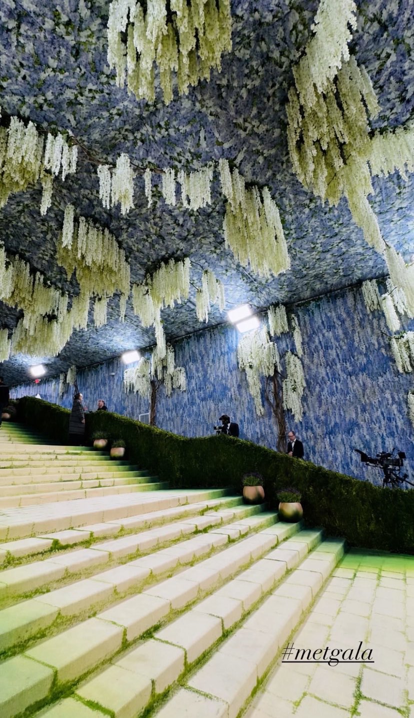 Trực tiếp Met Gala 2026: Tượng tạc, thiết kế điêu khắc cơ thể ngập tràn, BLACKPINK đã có mặt - Ảnh 1.