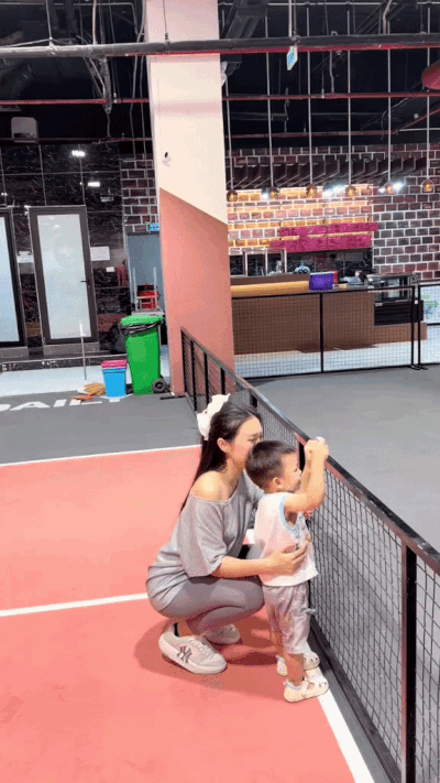 Do&atilde;n Hải My trang điểm đi tập pickleball nhưng bỏ cuộc v&igrave; con trai - Ảnh 1.