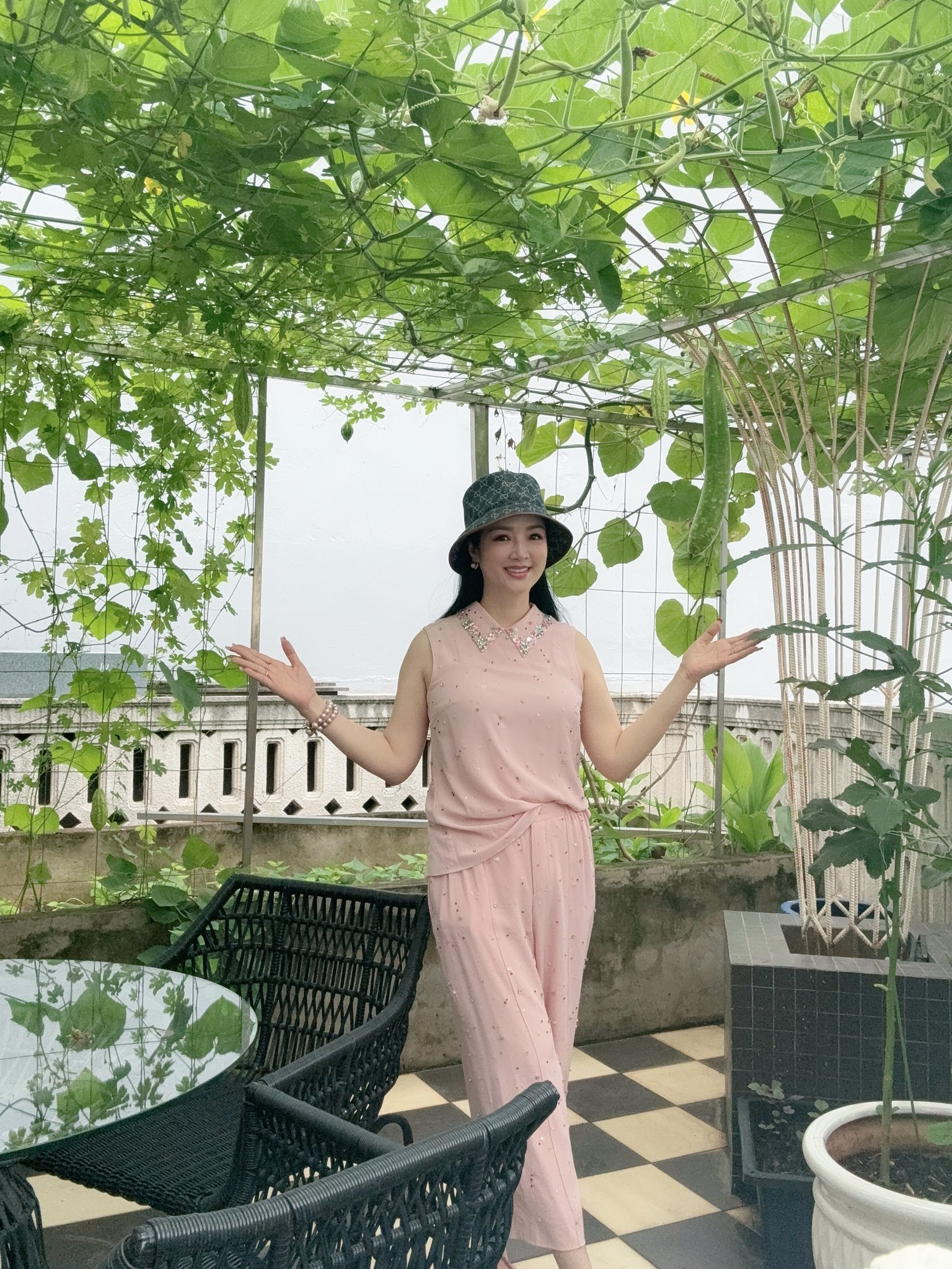 Mẹ đơn th&acirc;n U60 khoe body đẹp 