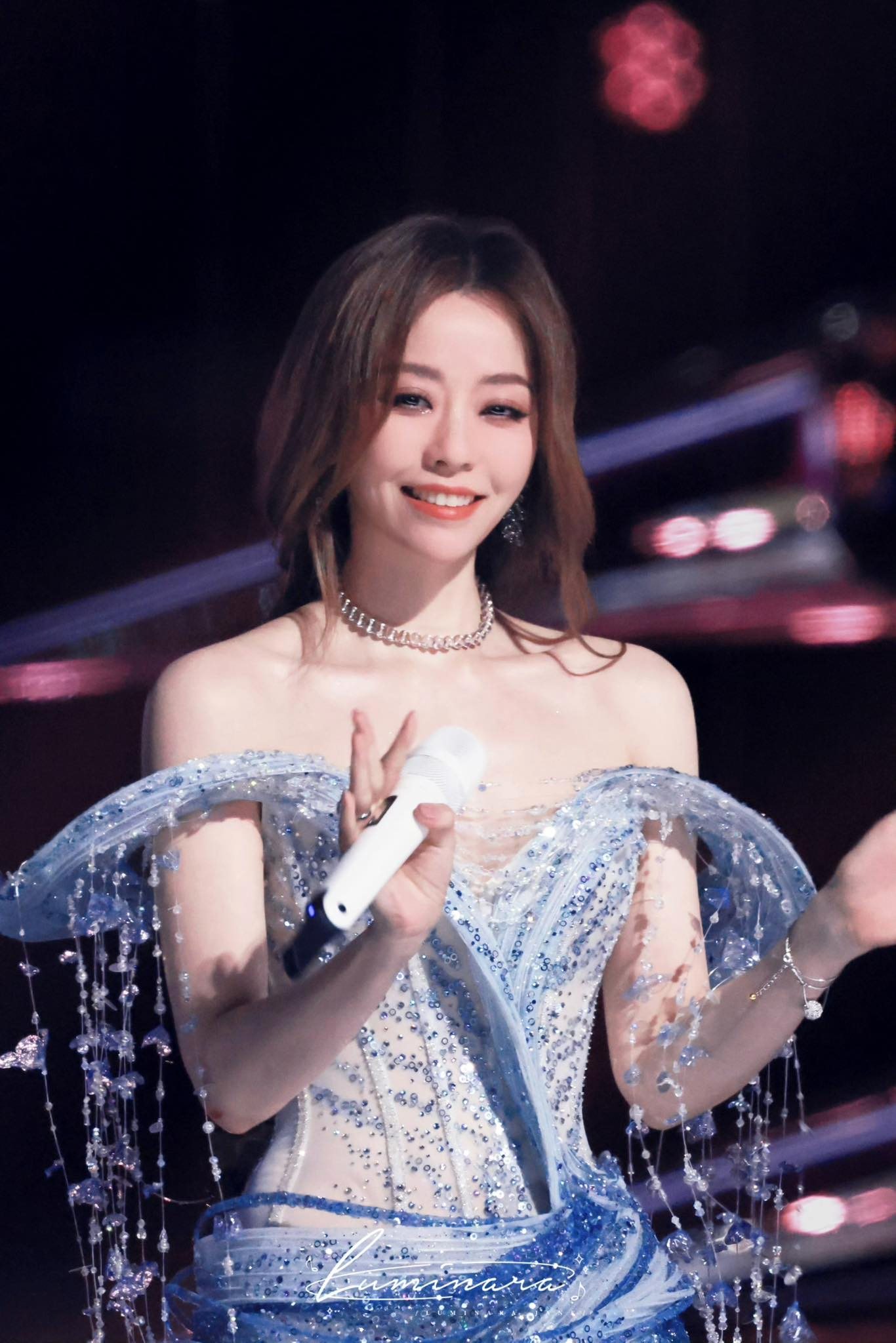 Showbiz c&oacute; mỹ nh&acirc;n l&agrave; 