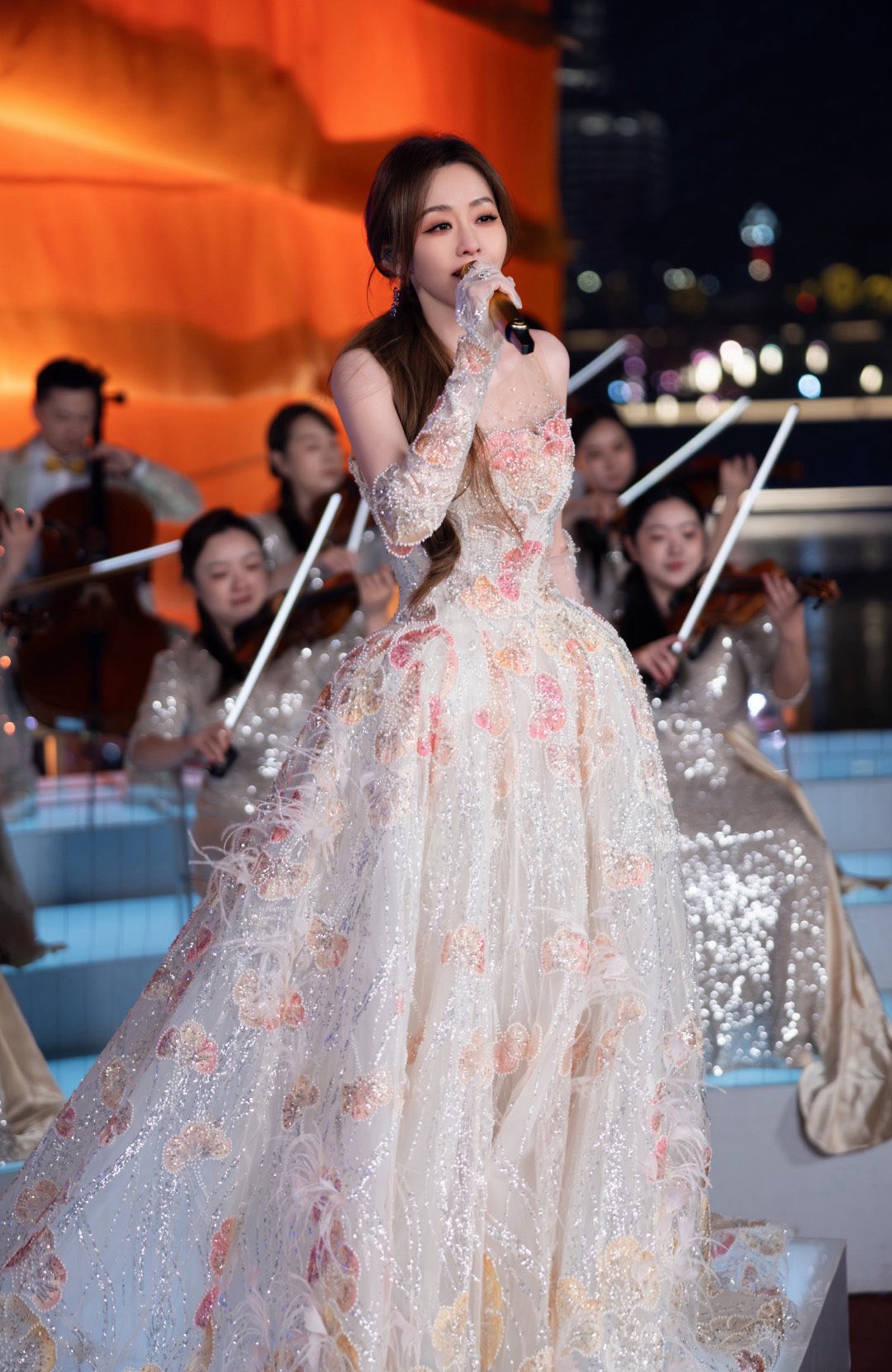 Showbiz c&oacute; mỹ nh&acirc;n l&agrave; 
