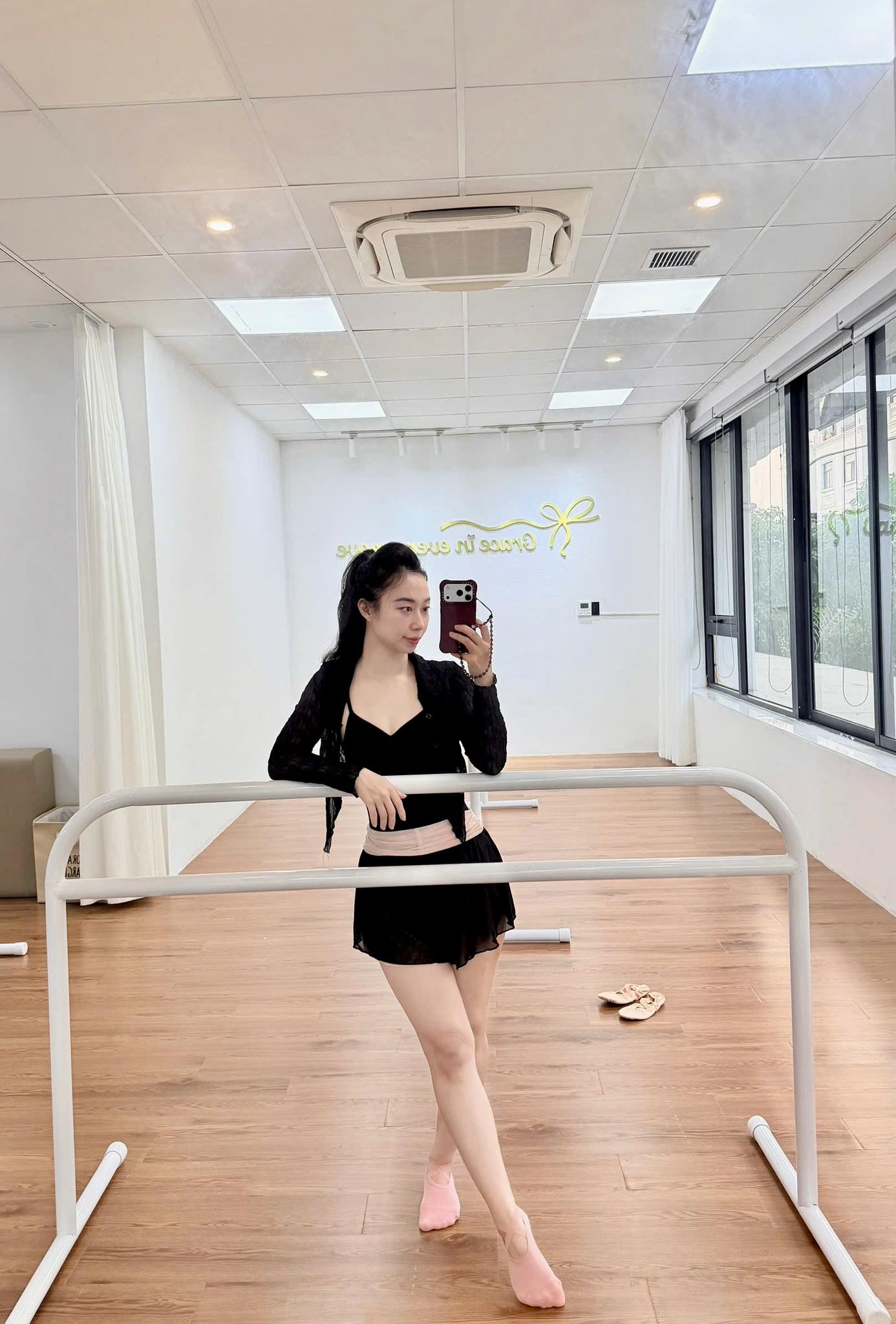 &ldquo;Chắc chắn b&ecirc;n trong, mềm mại b&ecirc;n ngo&agrave;i&rdquo;: Triết l&yacute; tập luyện của HLV Barre tại Hải Ph&ograve;ng- Ảnh 4.