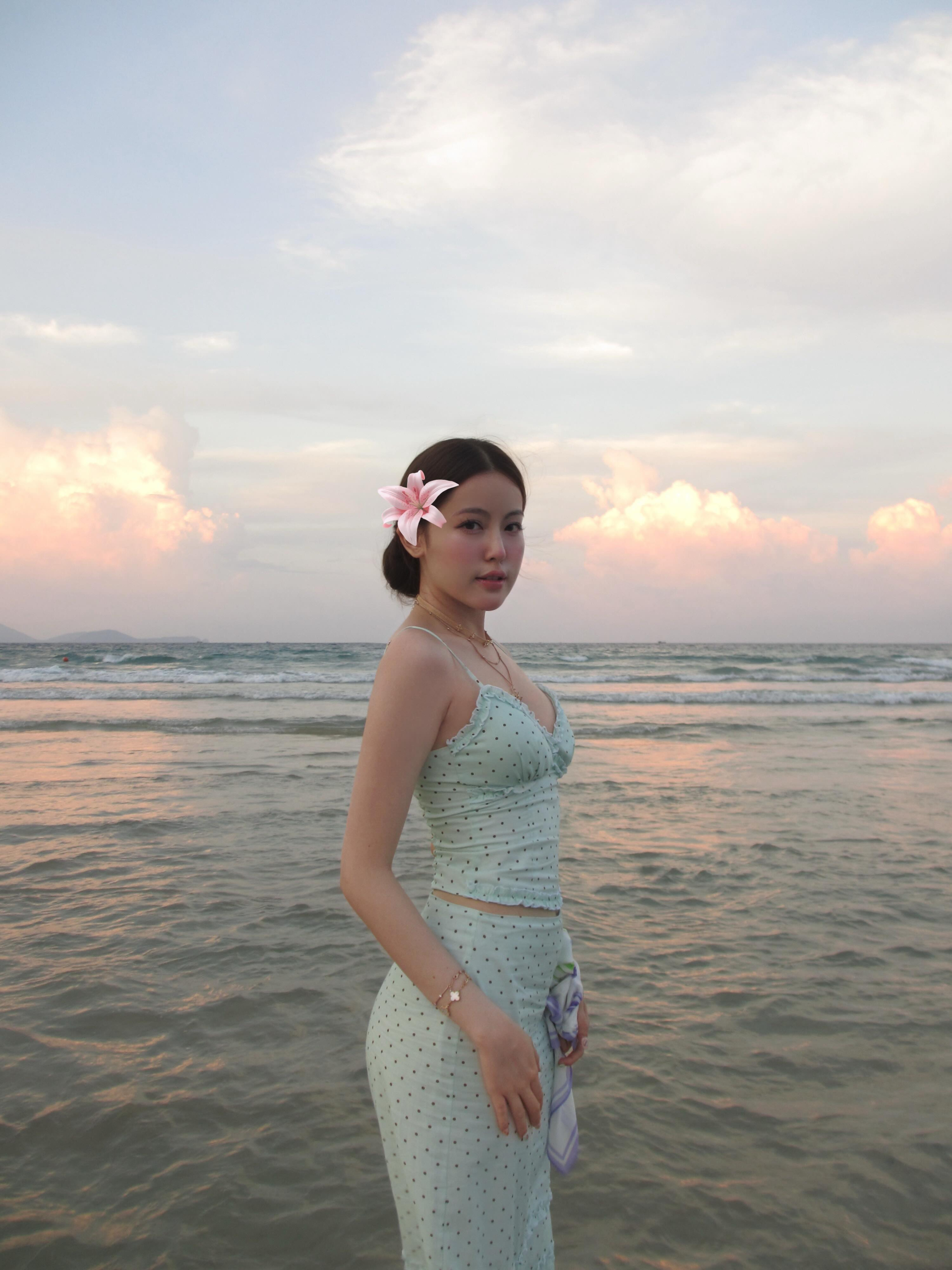 Tăng Mỹ H&agrave;n v&agrave; HIEUTHUHAI kh&aacute;m ph&aacute; Nha Trang qua loạt ảnh g&acirc;y sốt mạng x&atilde; hội - Ảnh 2.
