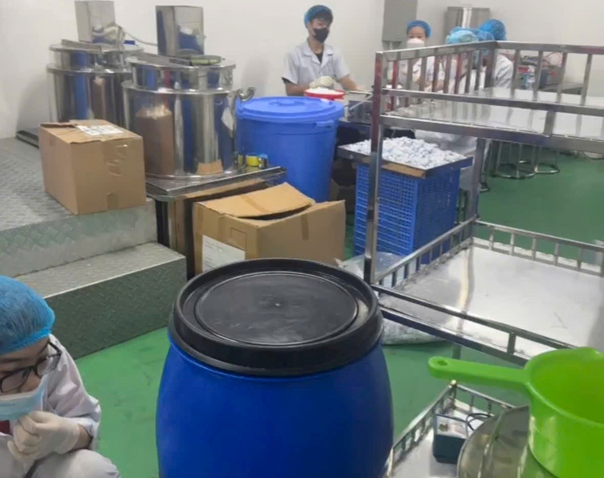 C&ocirc;ng an Hải Ph&ograve;ng triệt ph&aacute; vụ sản xuất h&agrave;ng giả dung dịch vệ sinh phụ nữ - Ảnh 2.