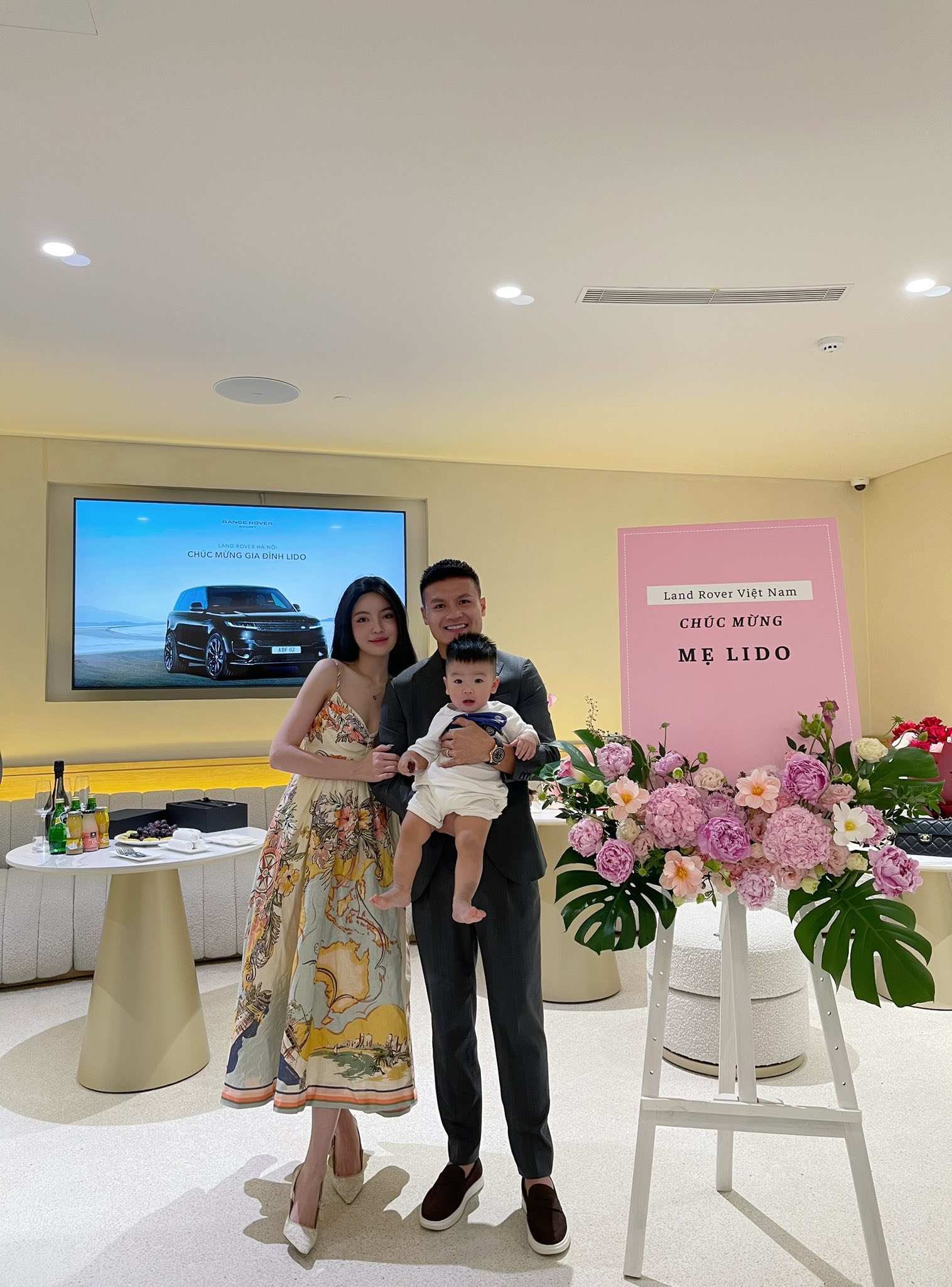 Chu Thanh Huyền b&aacute;n xe 5 tỷ đồng v&agrave; c&acirc;u chuyện gia thế khủng của mẹ v&agrave; b&eacute; - Ảnh 4.