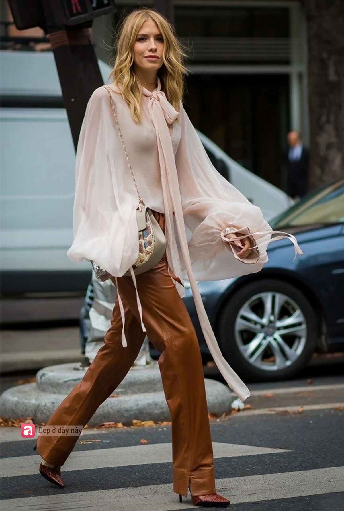 Mặc g&igrave; để tr&ocirc;ng mềm mại v&agrave; c&oacute; gu hơn trong m&ugrave;a h&egrave;? C&acirc;u trả lời l&agrave; &aacute;o chiffon- Ảnh 11.