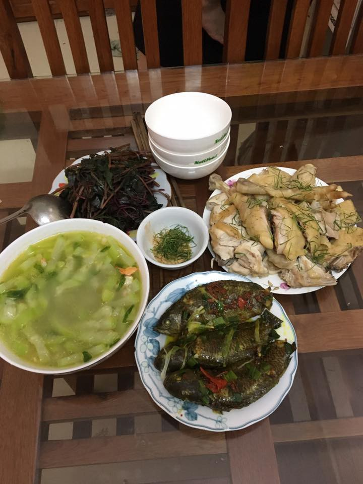 Giỗ mẹ của người y&ecirc;u, c&ocirc; g&aacute;i 28 tuổi được ch&agrave;o đ&oacute;n với m&acirc;m cơm 