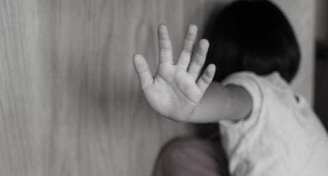 Trẻ 4 tuổi tử vong v&igrave; bạo h&agrave;nh: Nỗi đau từ cha dượng v&agrave; mẹ ruột - Ảnh 1.