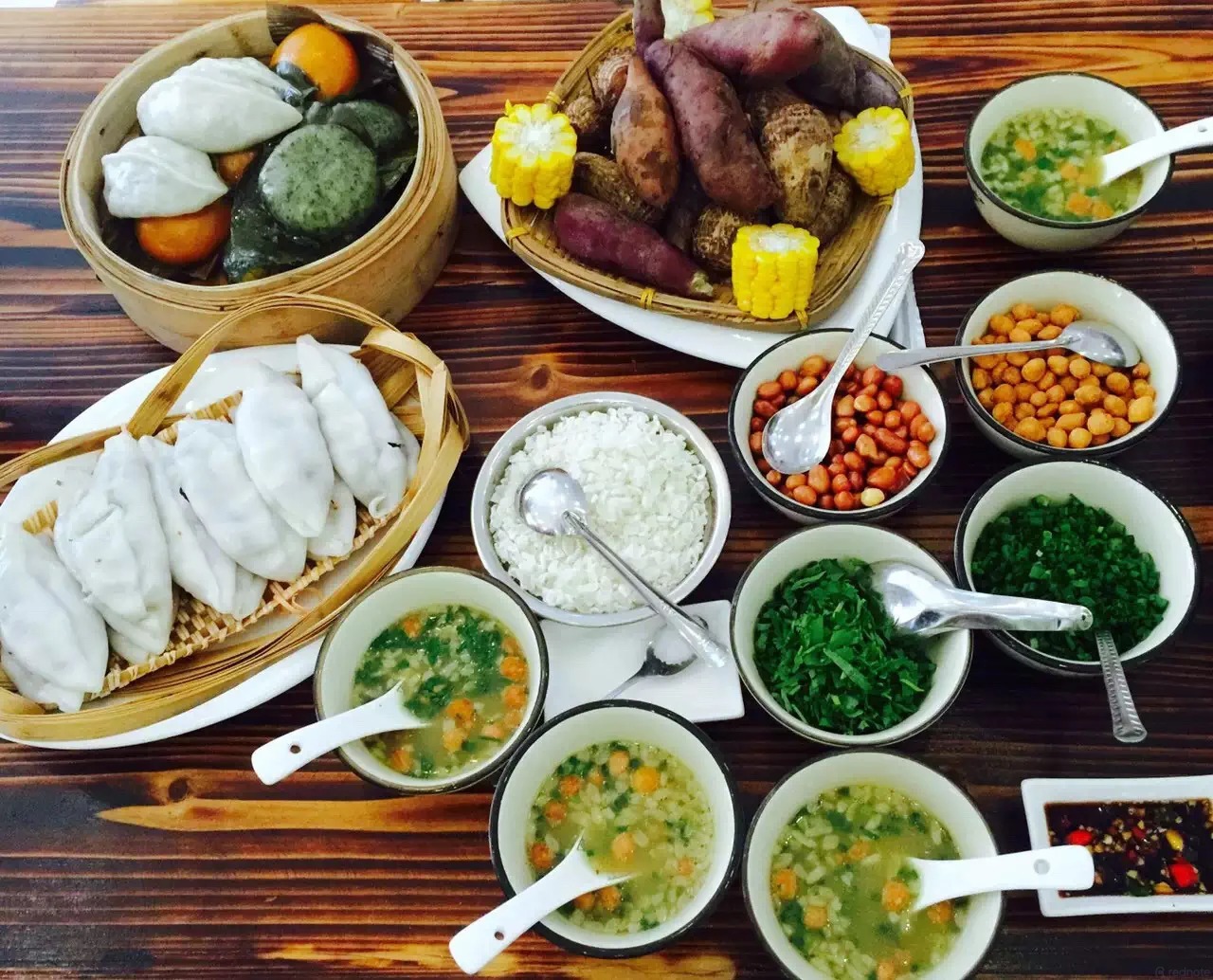 Hạ Ch&acirc;u kh&ocirc;ng chỉ c&oacute; cổ trấn Ho&agrave;ng Di&ecirc;u: 6 m&oacute;n ăn vặt m&agrave; d&acirc;n bản địa giữ kỹ trong hẻm nhỏ- Ảnh 7.