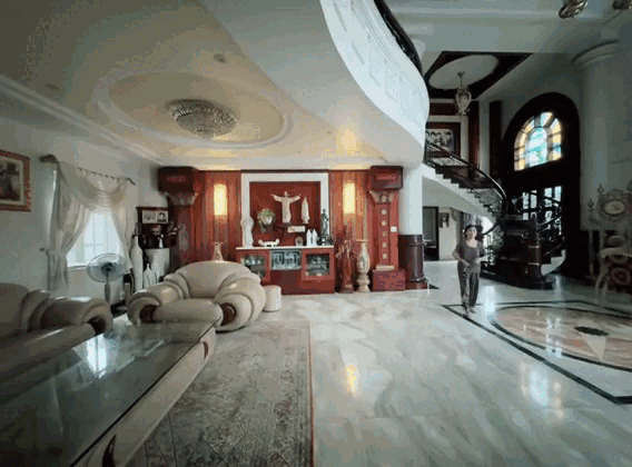 Chủ tịch kh&aacute;ch sạn 4 sao cưới &Aacute; hậu Quỳnh Ch&acirc;u: Chuyện t&igrave;nh đẹp v&agrave; cơ ngơi sang trọng - Ảnh 3.