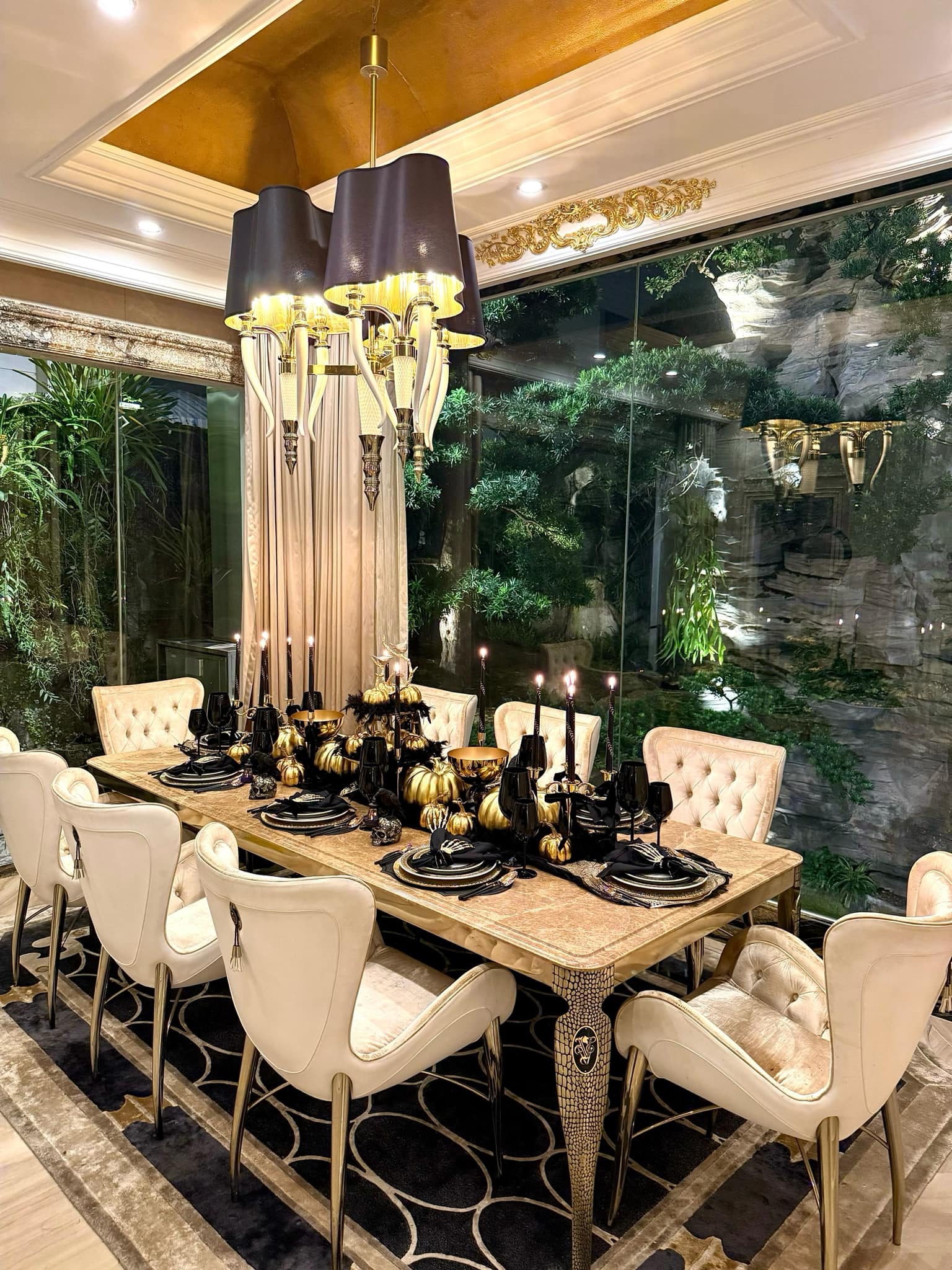Nội trợ của Ngọc Loan: Tạp dề Versace v&agrave; bộ nồi gang tiền triệu - Ảnh 9.