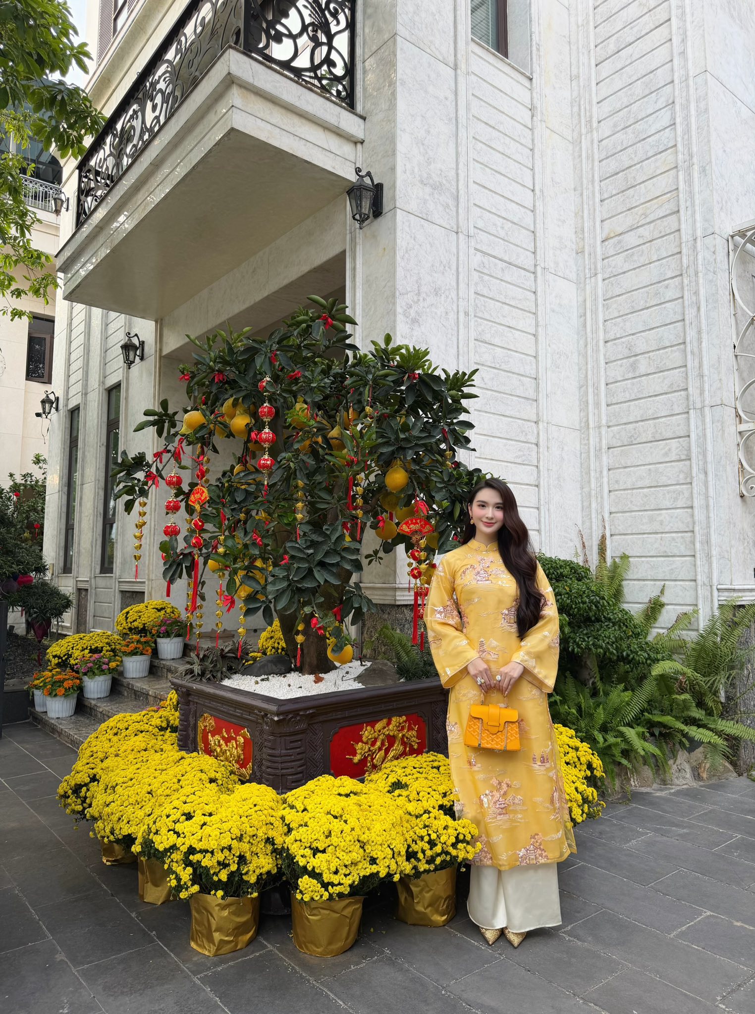Nội trợ của Ngọc Loan: Tạp dề Versace v&agrave; bộ nồi gang tiền triệu - Ảnh 12.