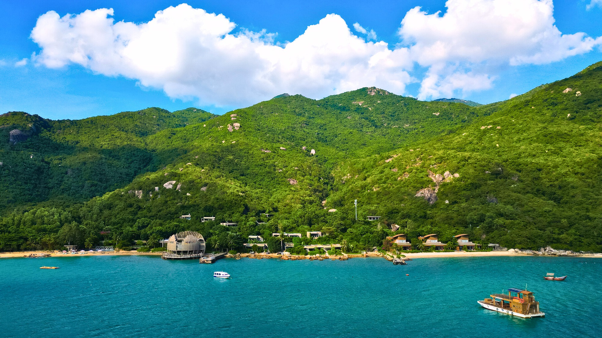 Nơi m&ugrave;a h&egrave; l&agrave; khoảng lặng để gần nhau hơn- Ảnh 1.