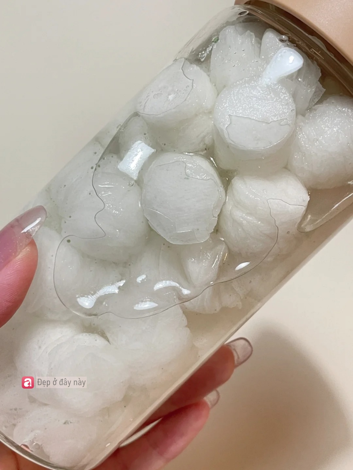 T&ocirc;i chỉ d&ugrave;ng nước hoa hồng v&agrave; mặt nạ giấy, nhưng da lại s&aacute;ng khỏe hơn trước - Ảnh 3.