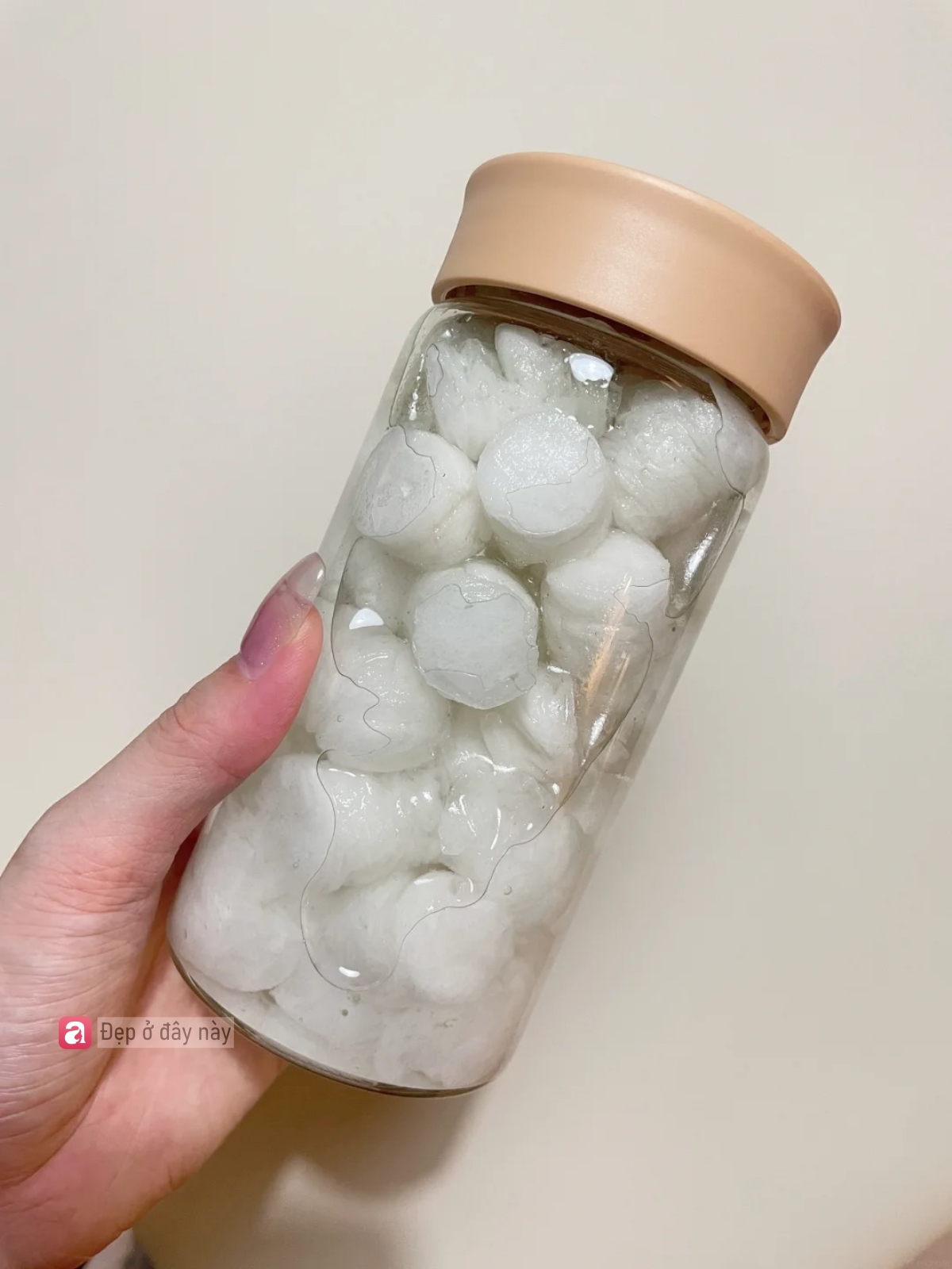 T&ocirc;i chỉ d&ugrave;ng nước hoa hồng v&agrave; mặt nạ giấy, nhưng da lại s&aacute;ng khỏe hơn trước - Ảnh 2.