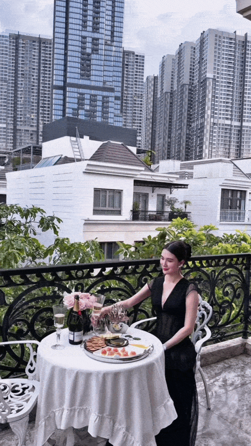 Nội trợ của Ngọc Loan: Tạp dề Versace v&agrave; bộ nồi gang tiền triệu - Ảnh 4.