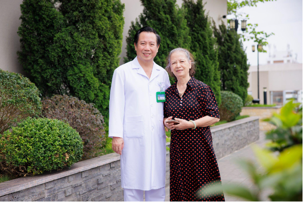 Người gi&aacute;o vi&ecirc;n năm xưa v&agrave; cuộc hội ngộ bất ngờ với học tr&ograve; tại viện dưỡng l&atilde;o Phương Đ&ocirc;ng Asahi - Ảnh 5.