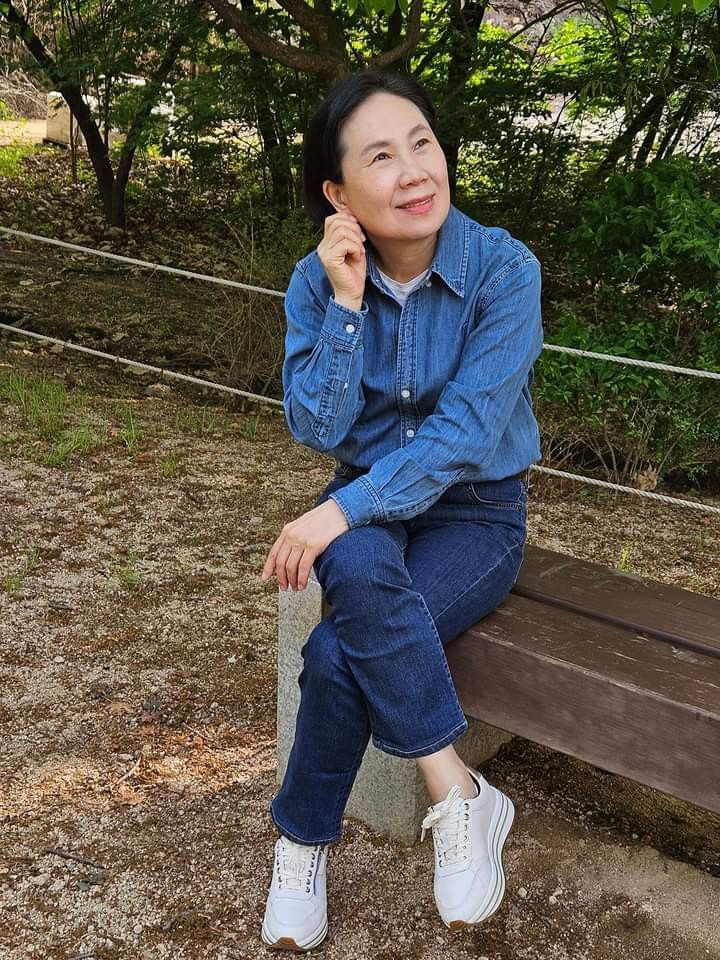 55 tuổi nghỉ hưu chưa phải l&agrave; &ldquo;ngồi y&ecirc;n&rdquo;: Nhiều người bắt đầu đi l&agrave;m lại v&agrave; t&igrave;m được niềm vui lẫn thu nhập ổn định - Ảnh 1.