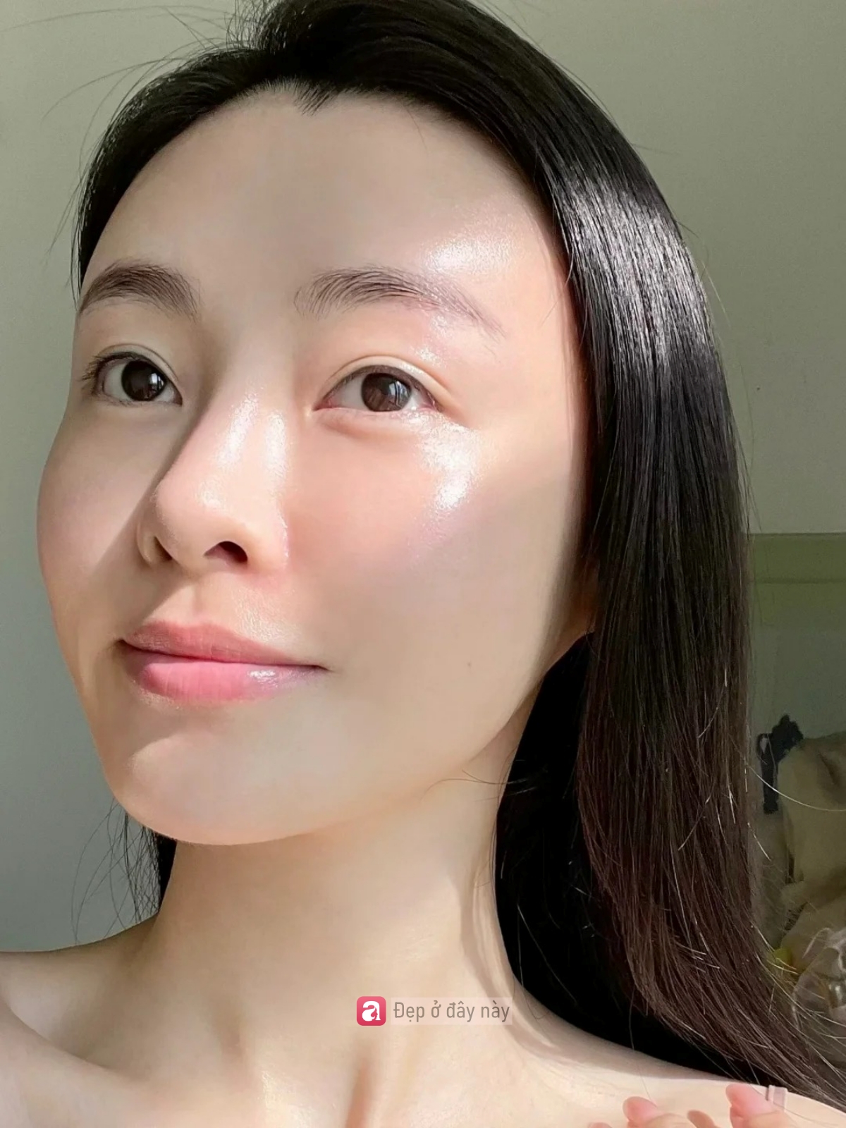 Kh&ocirc;ng cần chăm da cầu kỳ, nhiều c&ocirc; g&aacute;i đang m&ecirc; phương ph&aacute;p đắp mặt &ldquo;nước - dầu - nước&rdquo; - Ảnh 1.