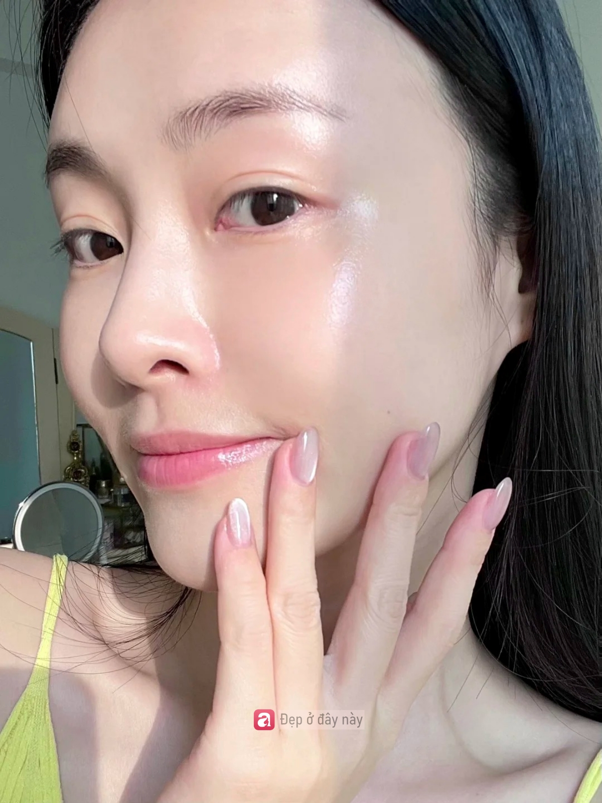 Kh&ocirc;ng cần chăm da cầu kỳ, nhiều c&ocirc; g&aacute;i đang m&ecirc; phương ph&aacute;p đắp mặt &ldquo;nước - dầu - nước&rdquo; - Ảnh 2.