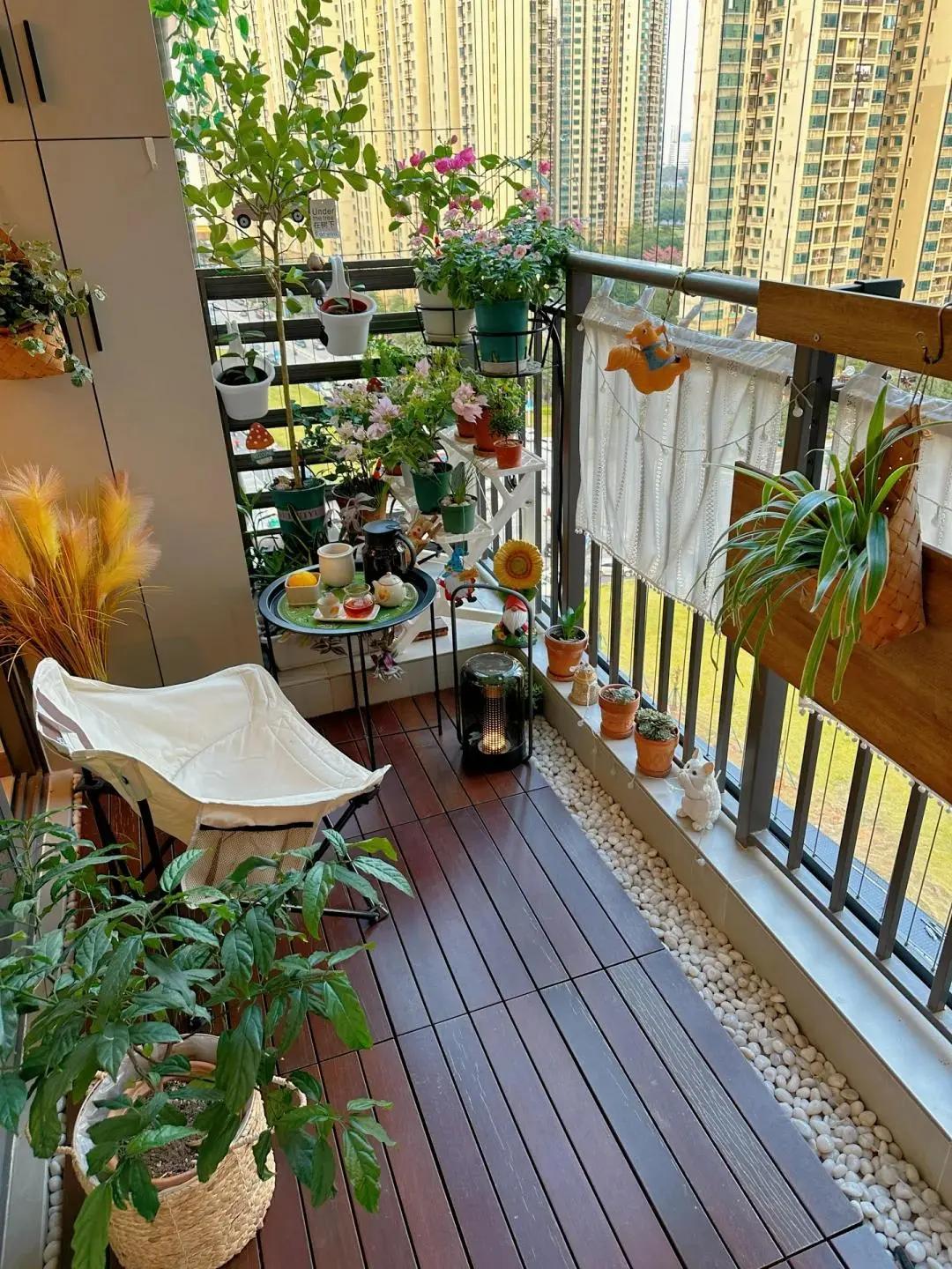 Tôi từng nghĩ ban công mở sẽ đẹp và chill hơn rất nhiều - cho đến khi sống chưa đầy 1 năm đã muốn làm lại từ đầu: Đây là sai lầm nhiều gia đình đang mắc khi sửa nhà - Ảnh 1.